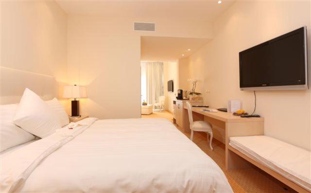 Junior Suite - Lake Side - Photo 1