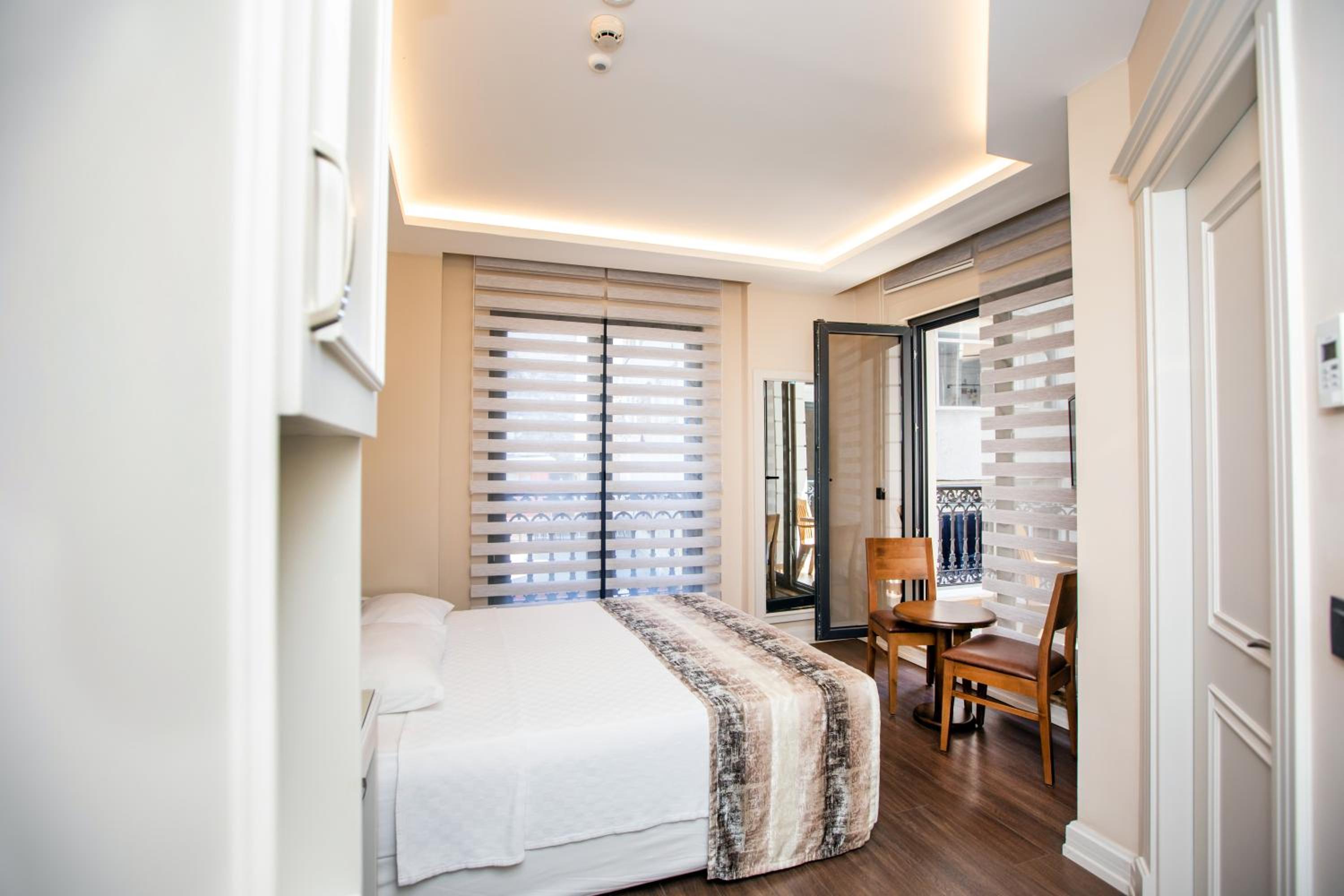 Standard Double Room photo 3