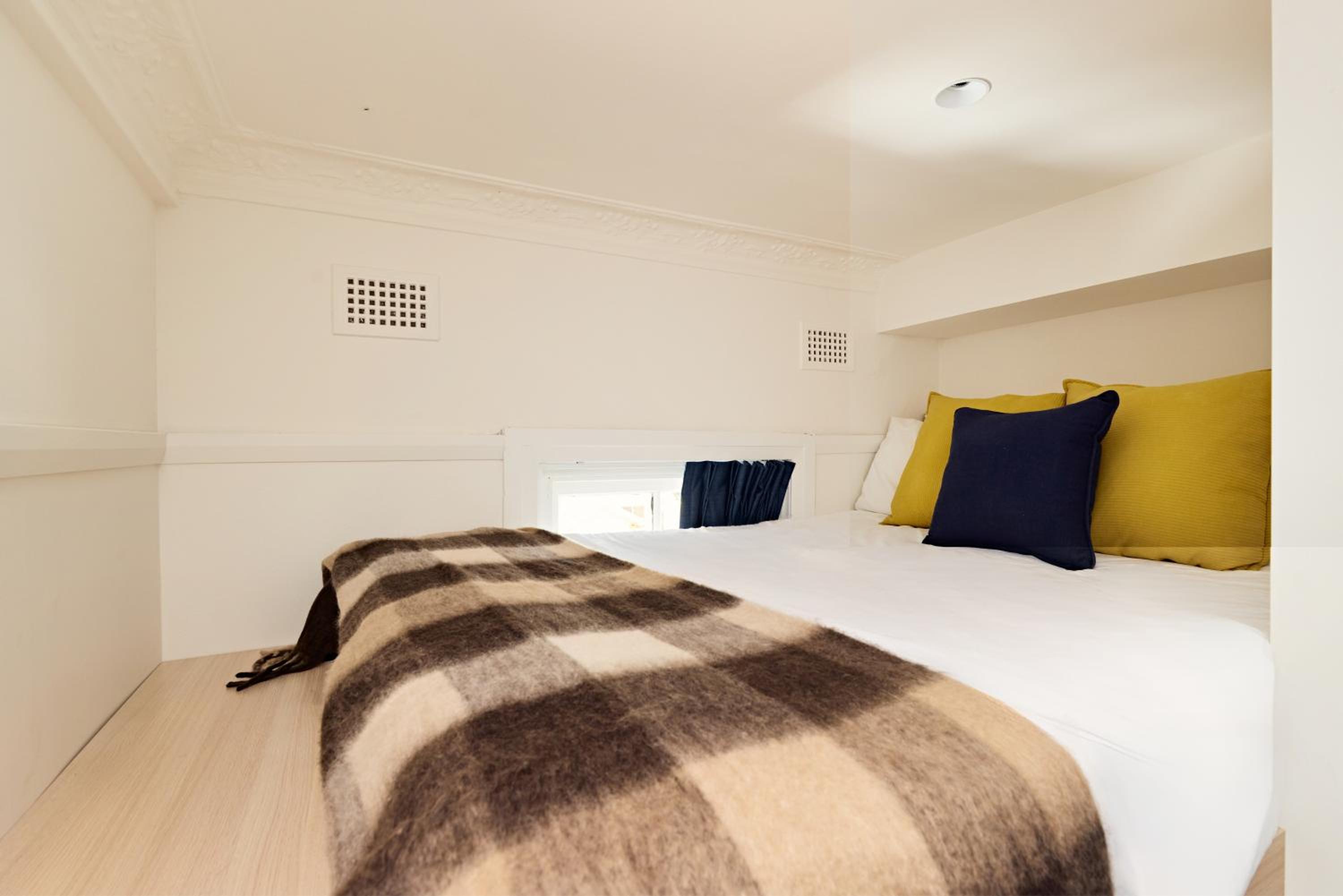 Private Compact Ensuite Loft photo 3