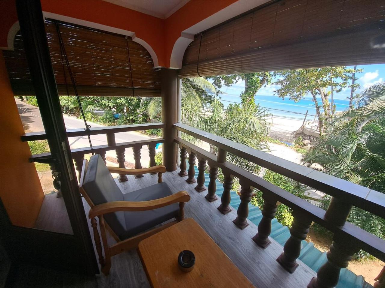 Double or Twin Room with Sea View photo 3