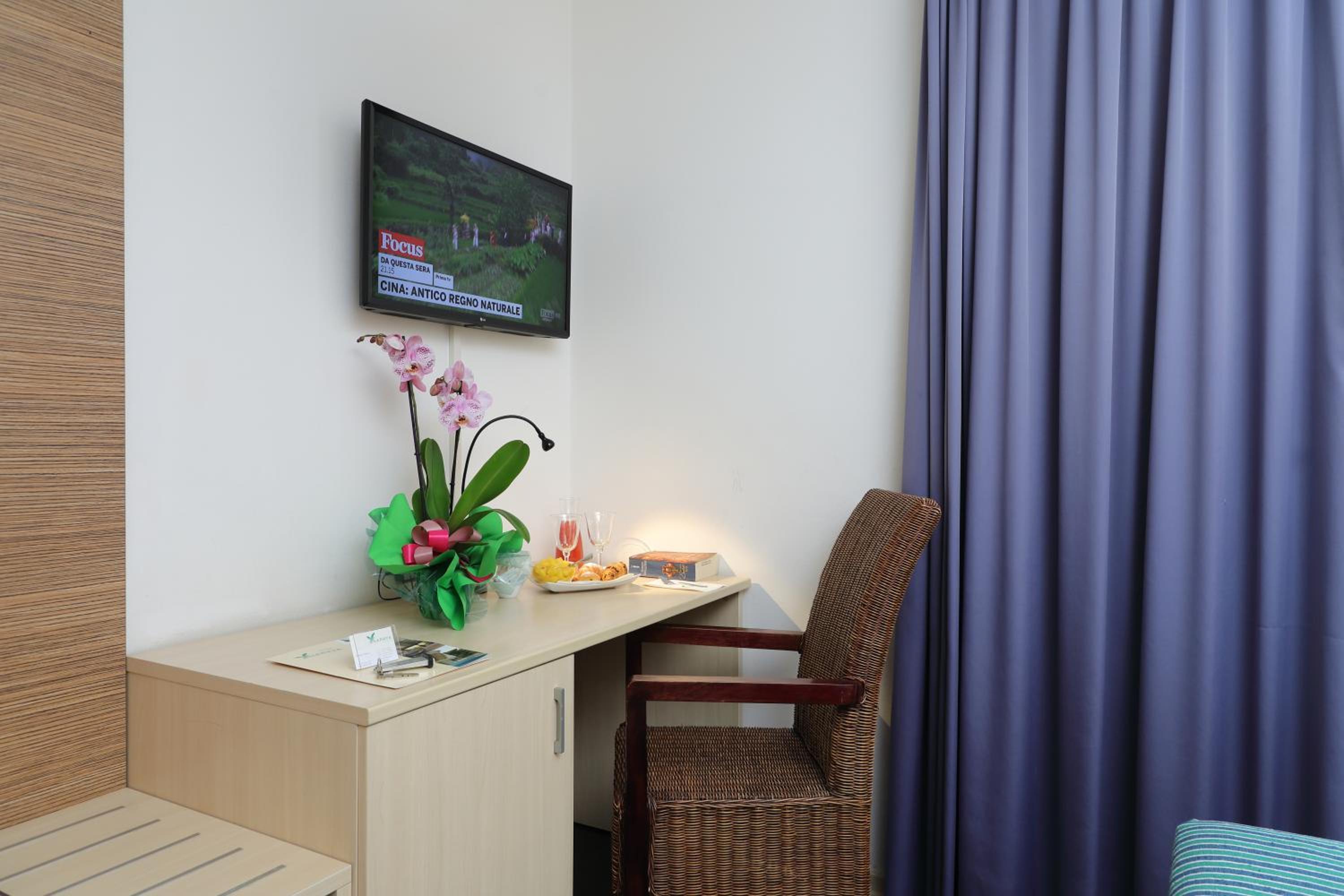 Double Room with Balcony - Photo 1