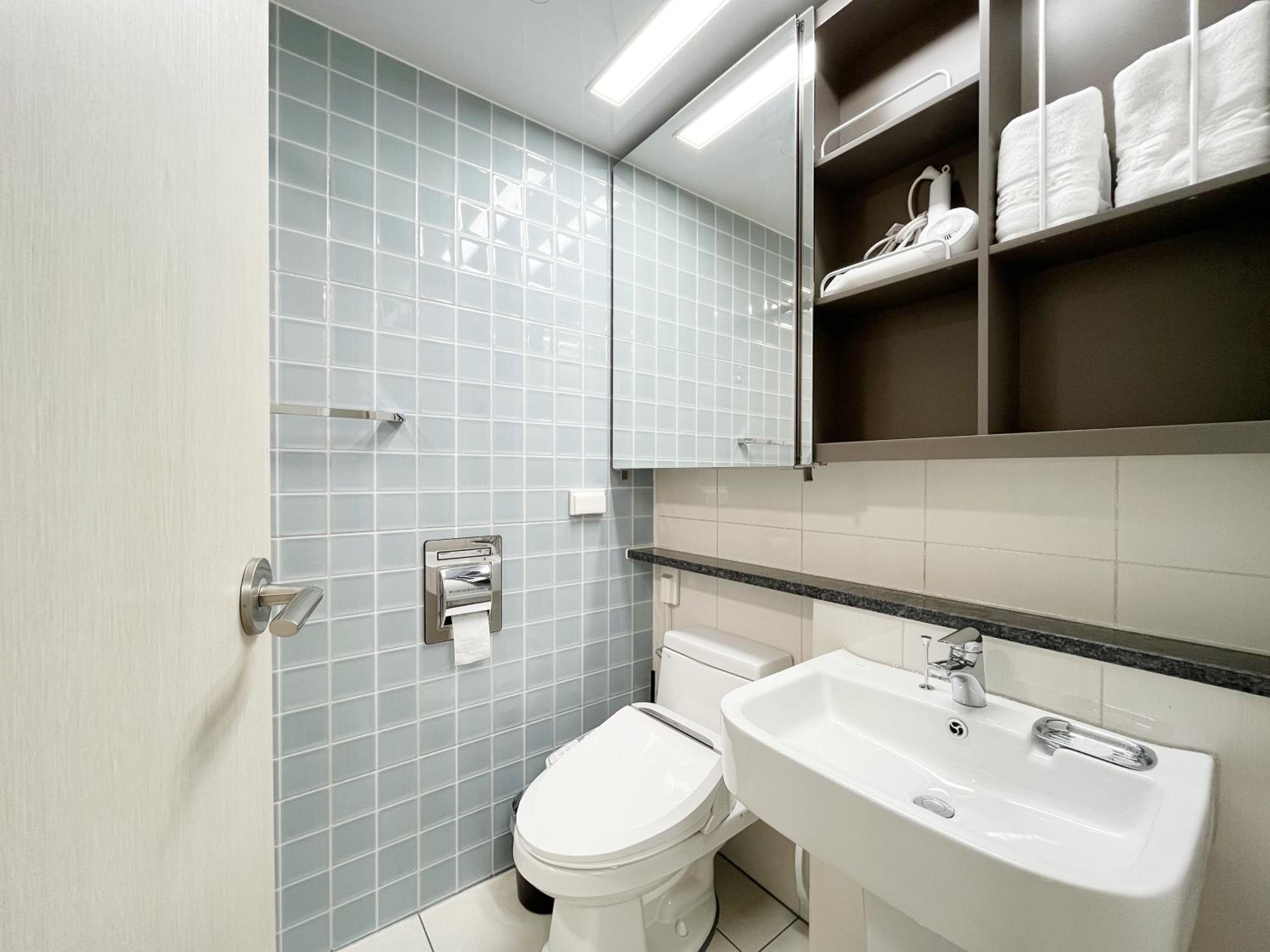 Standard Twin Room - Photo 5