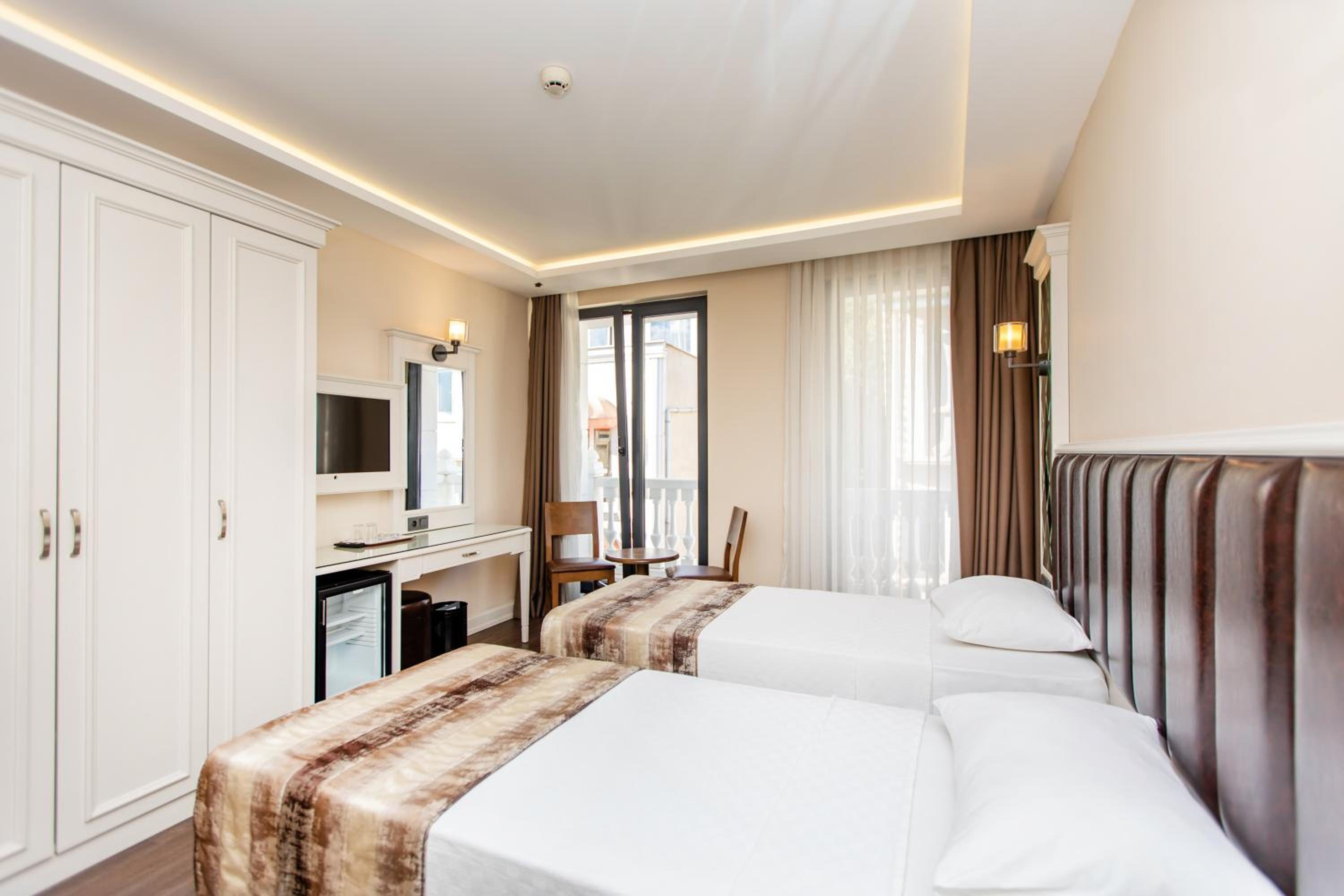 Standard Triple Room photo 2
