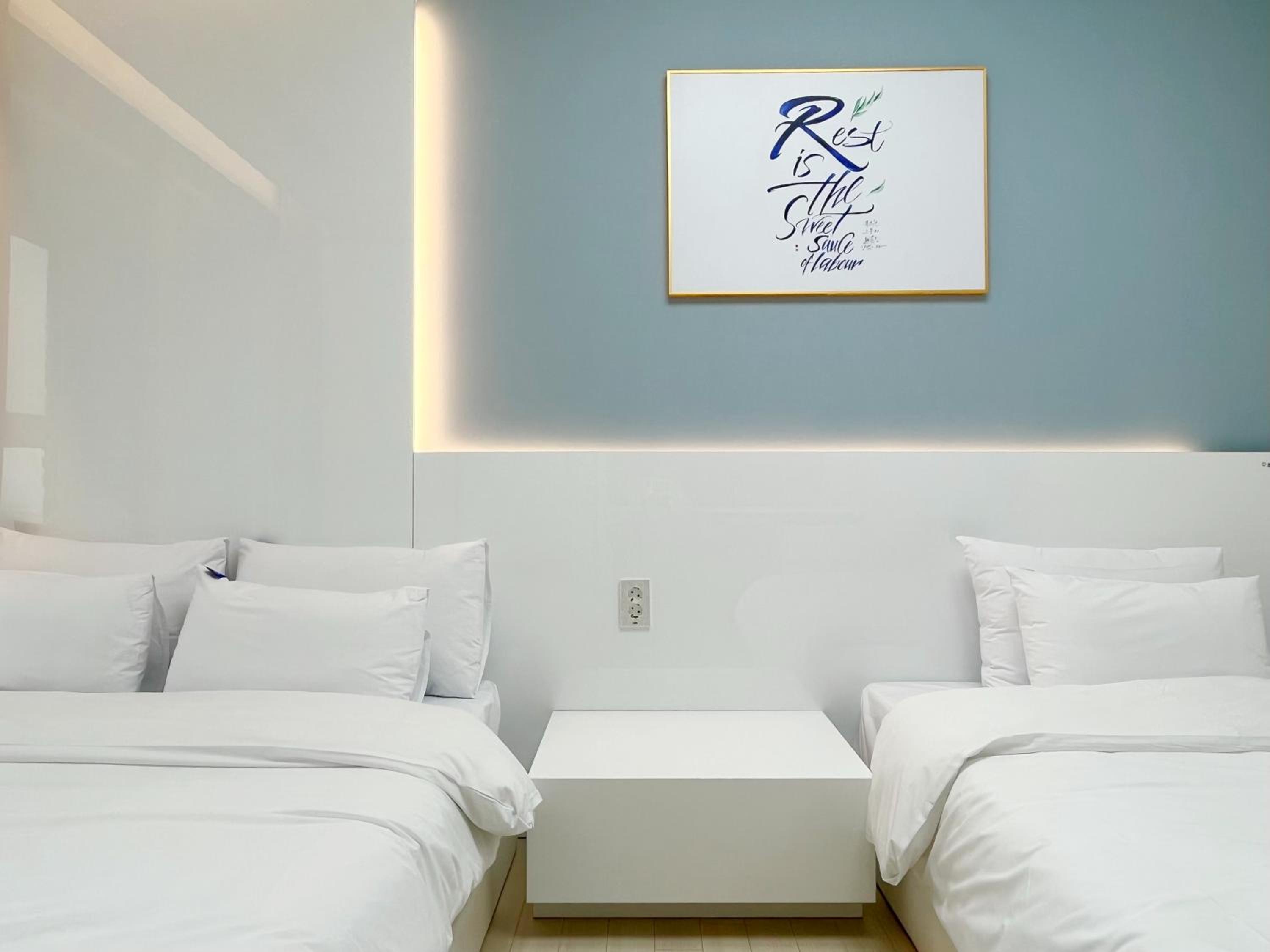Standard Twin Room - Photo 1