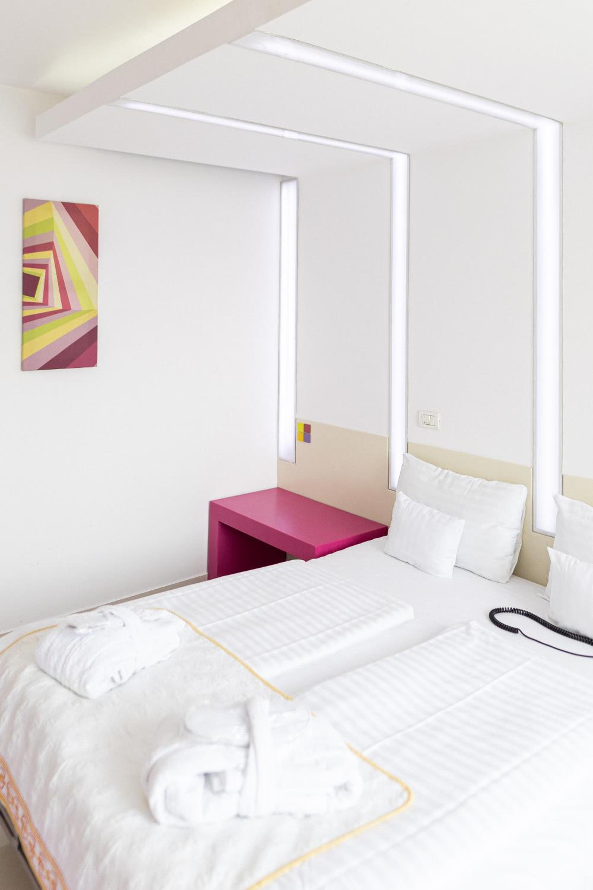 Standard Double or Twin Room - Photo 11