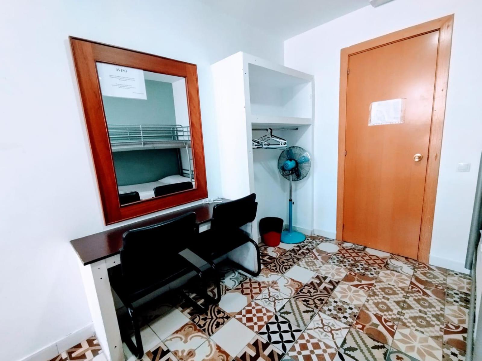Quadruple Room with Shared Bathroom photo 3