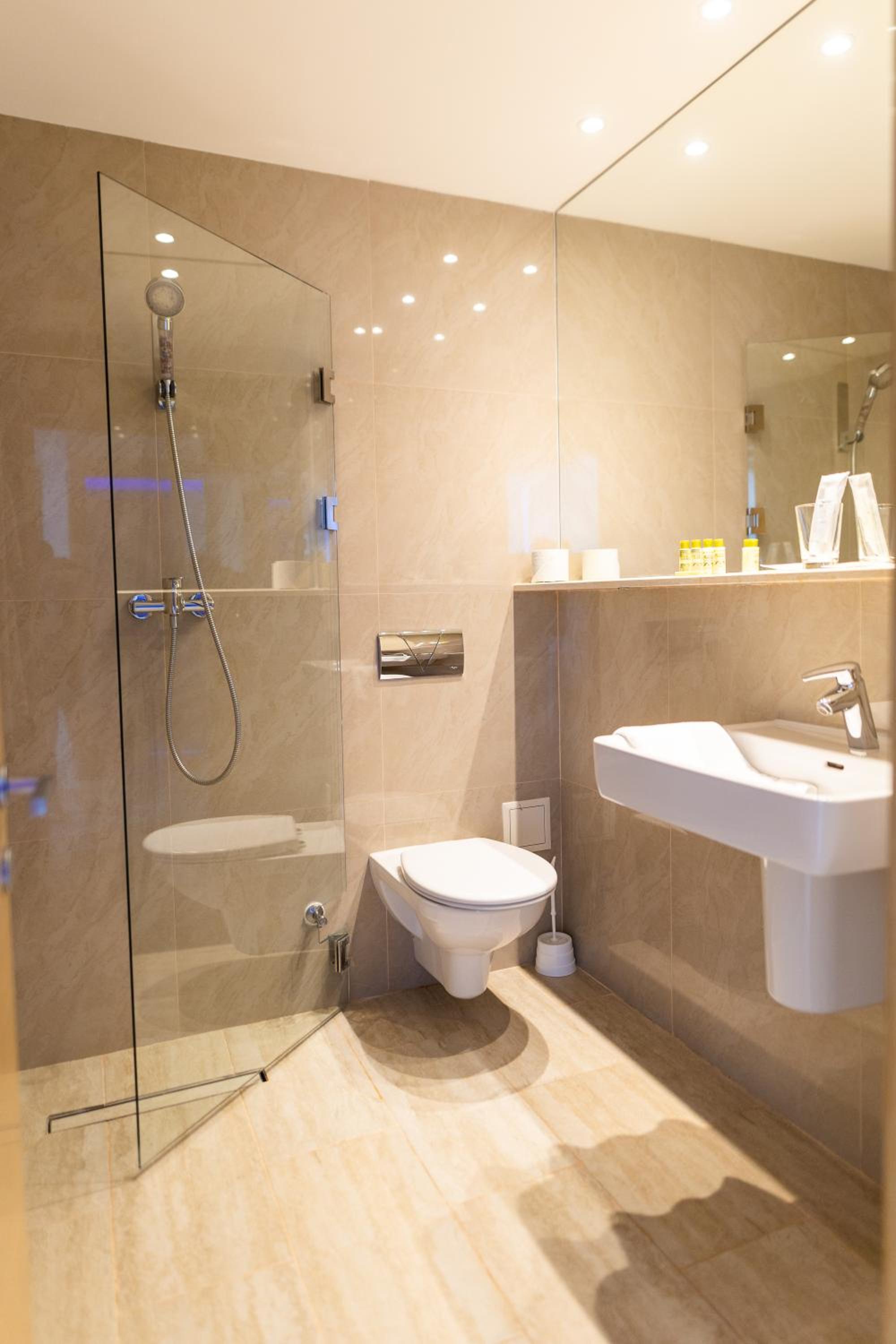 Standard Double or Twin Room - Photo 24