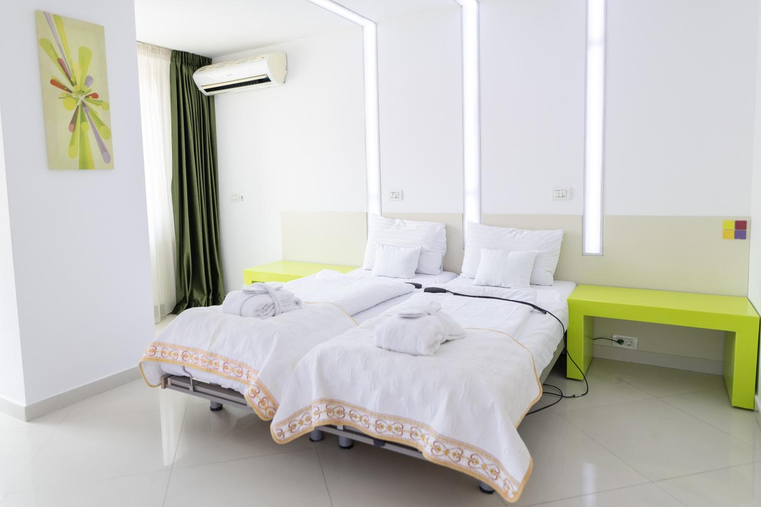 Standard Double or Twin Room - Photo 15
