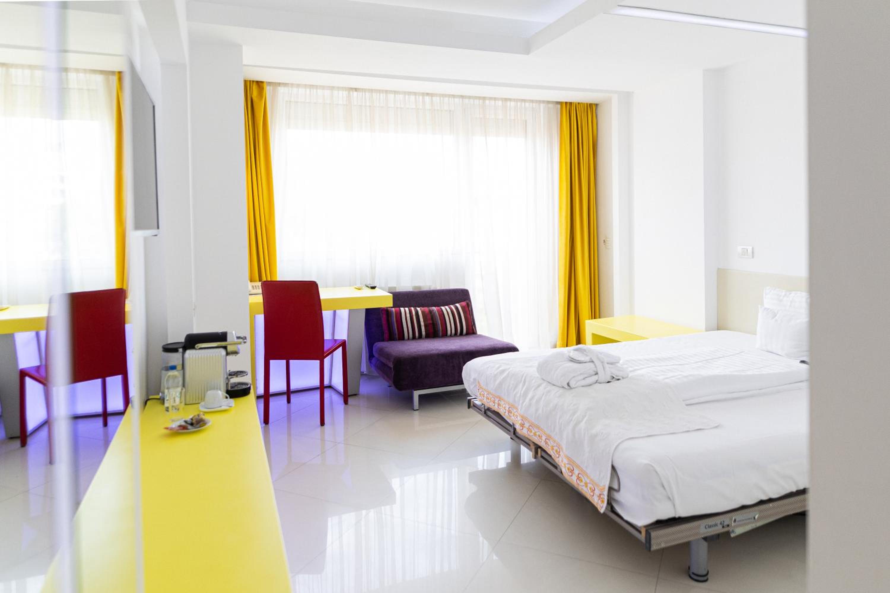Standard Double or Twin Room - Photo 12