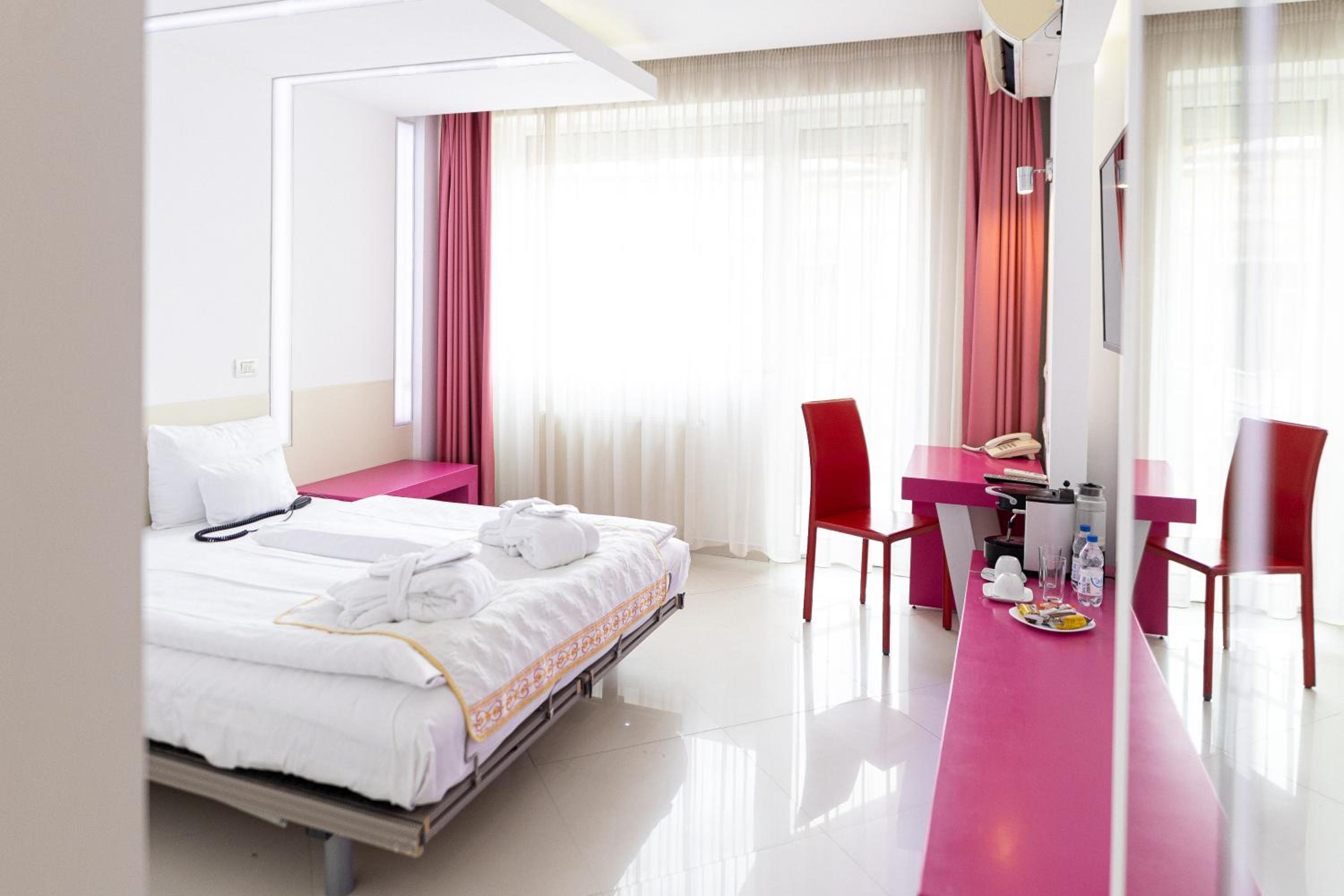 Standard Double or Twin Room - Photo 19