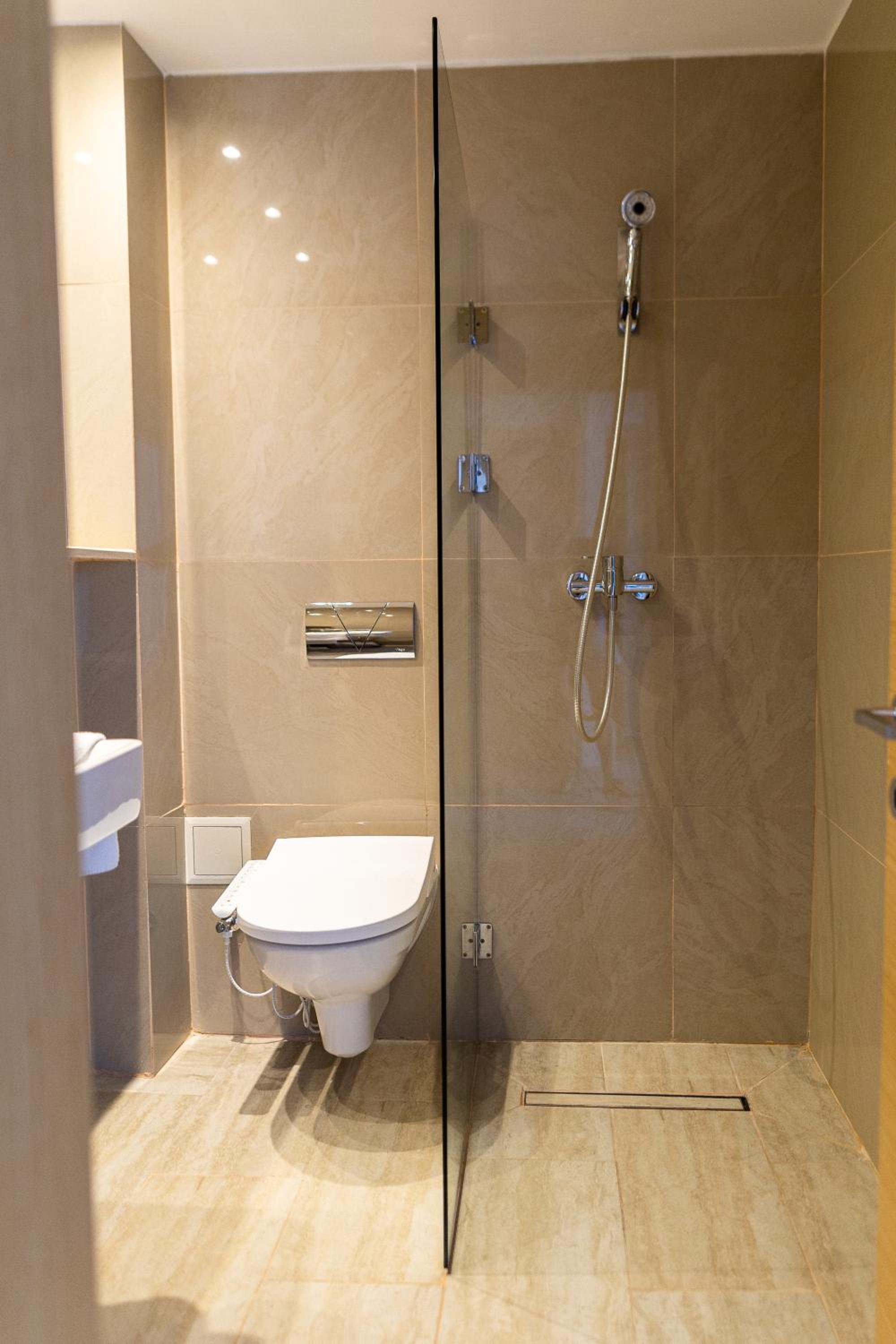 Standard Double or Twin Room - Photo 25