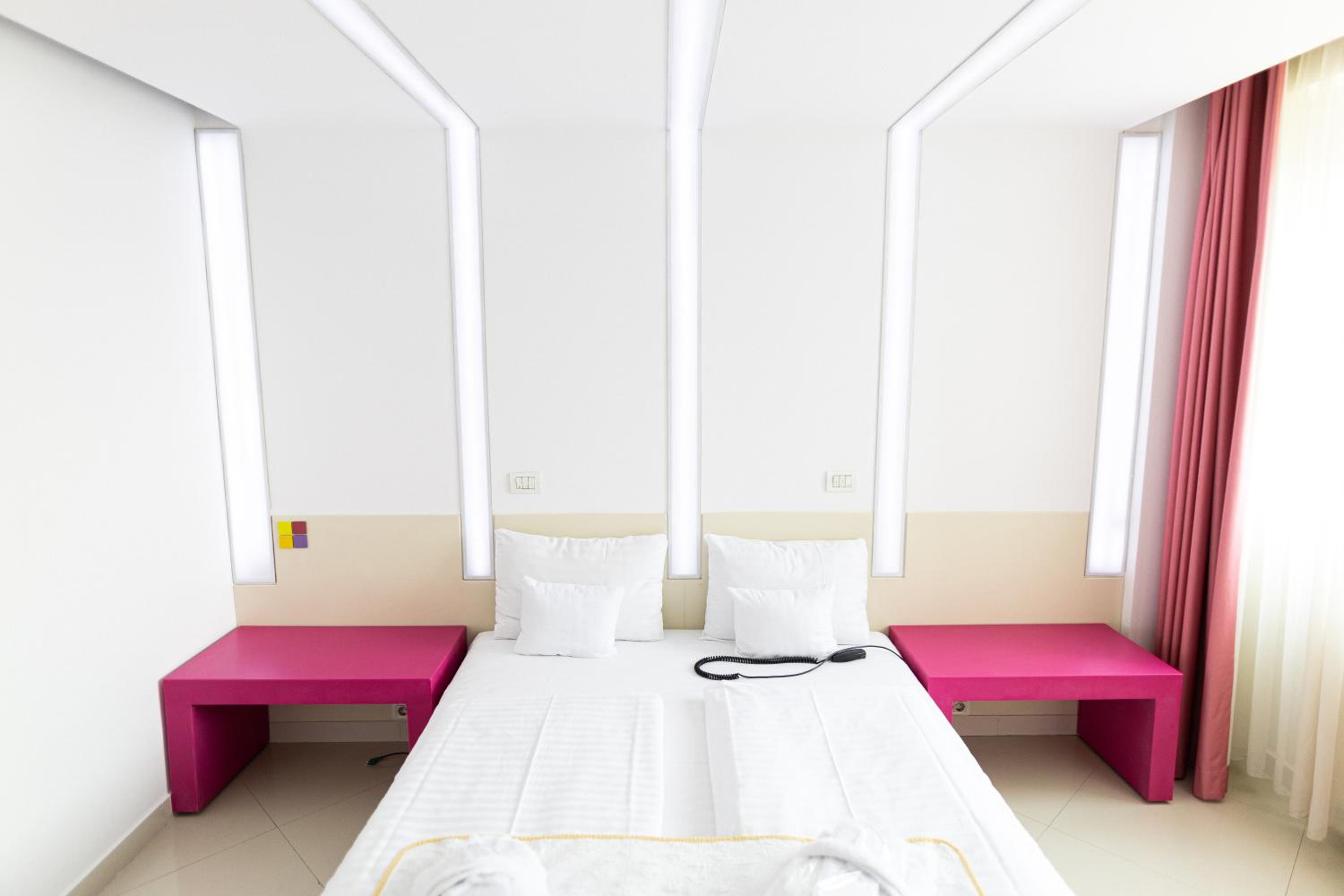 Standard Double or Twin Room - Photo 20