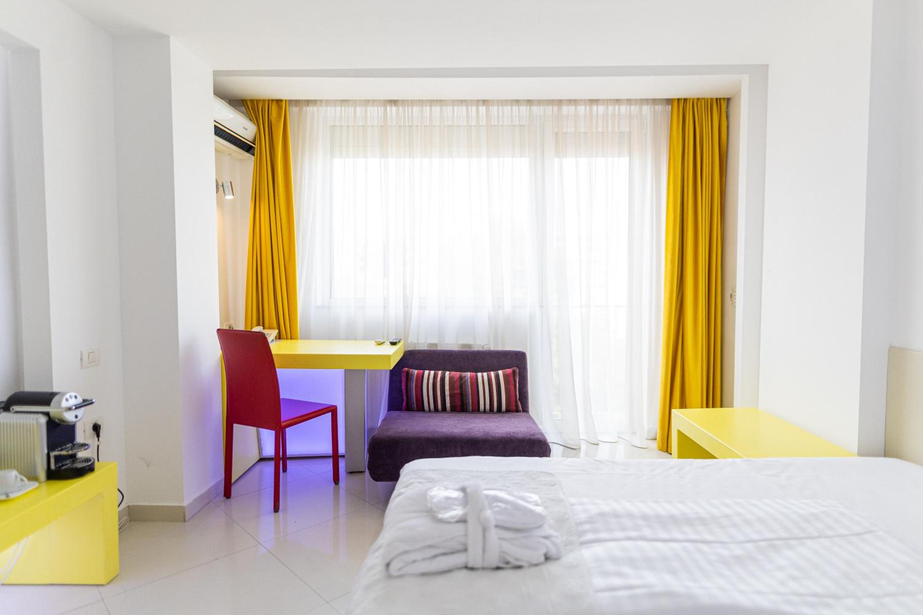 Standard Double or Twin Room - Photo 13