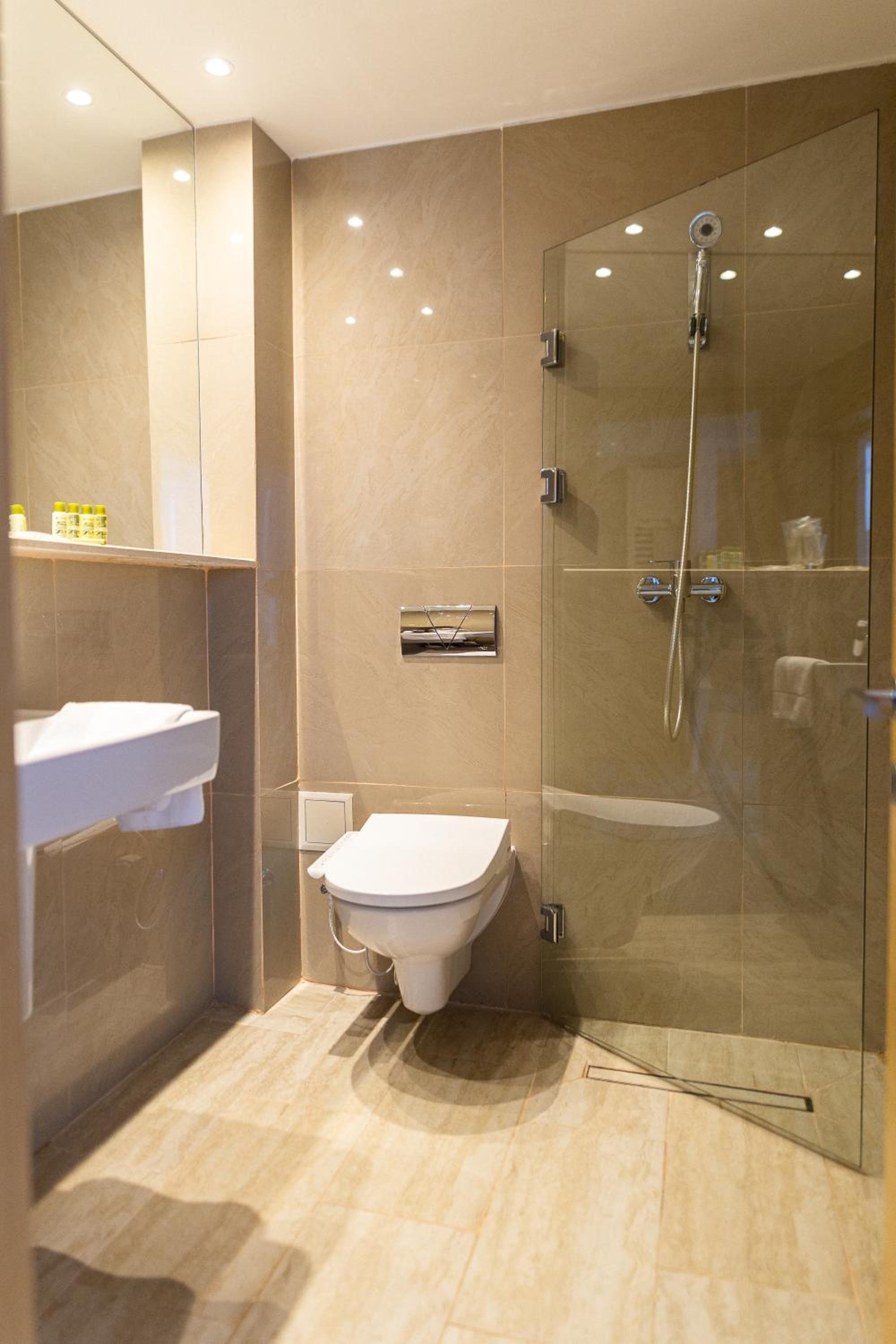 Standard Double or Twin Room - Photo 26