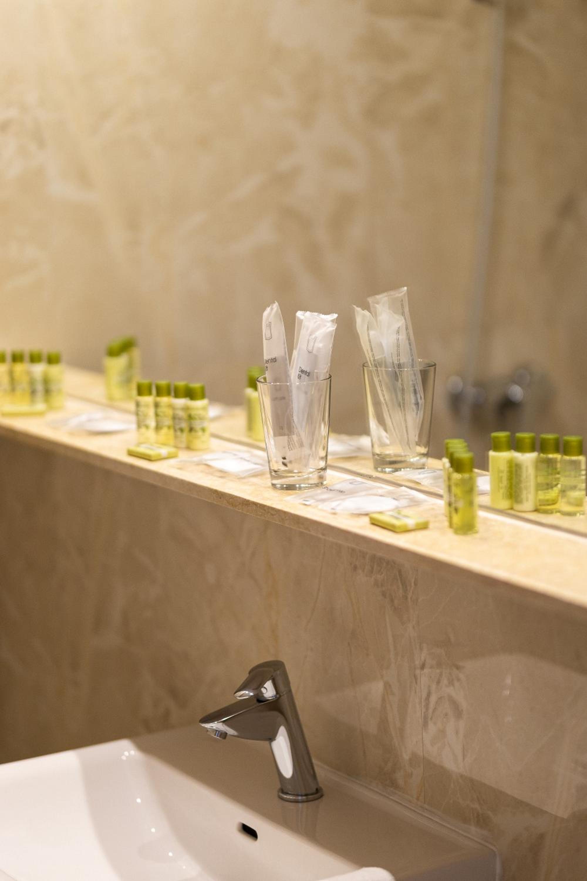 Special Offer - Double or Twin Room - Photo 9