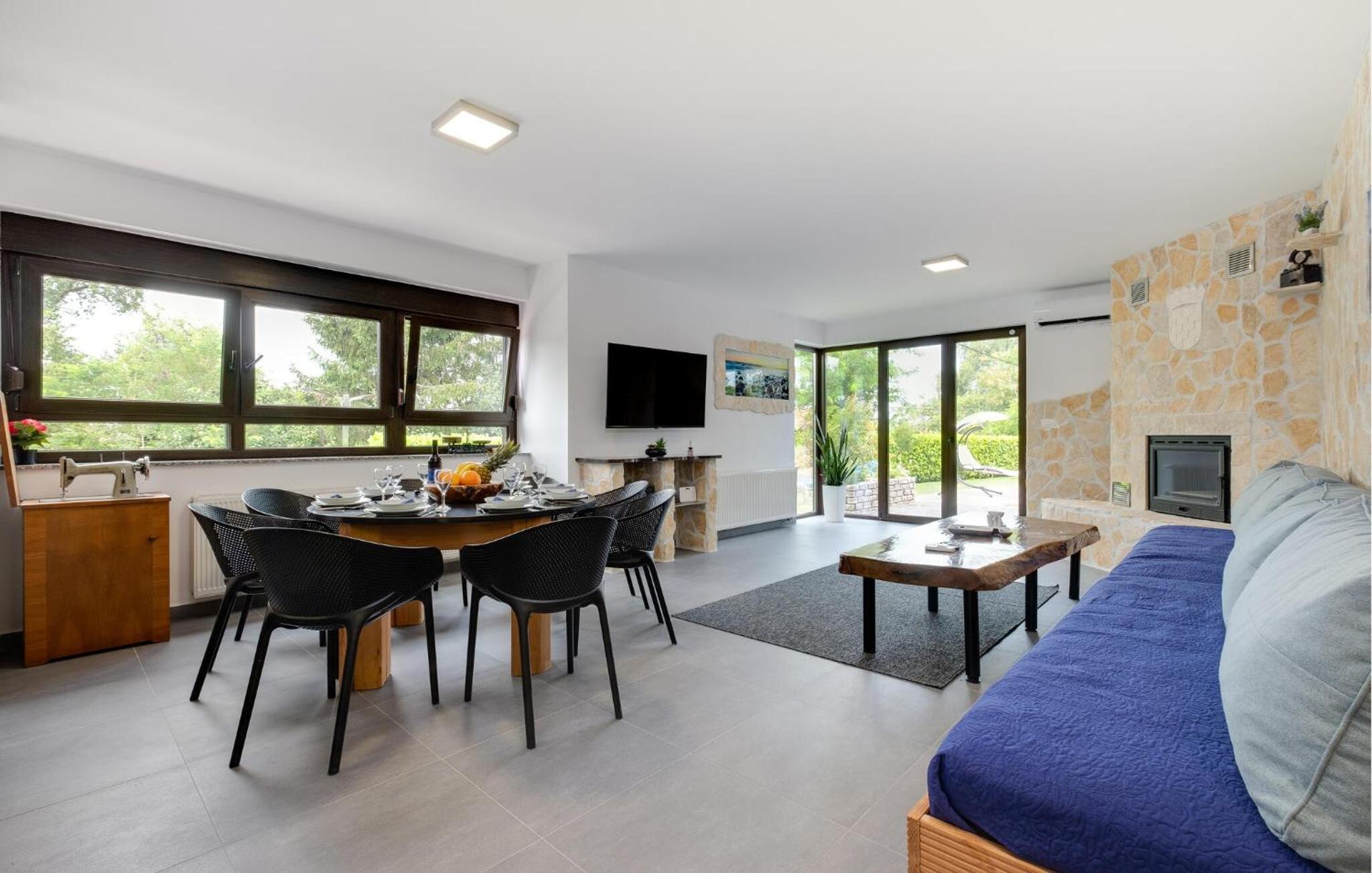 Three-Bedroom Vacation Home  photo 1