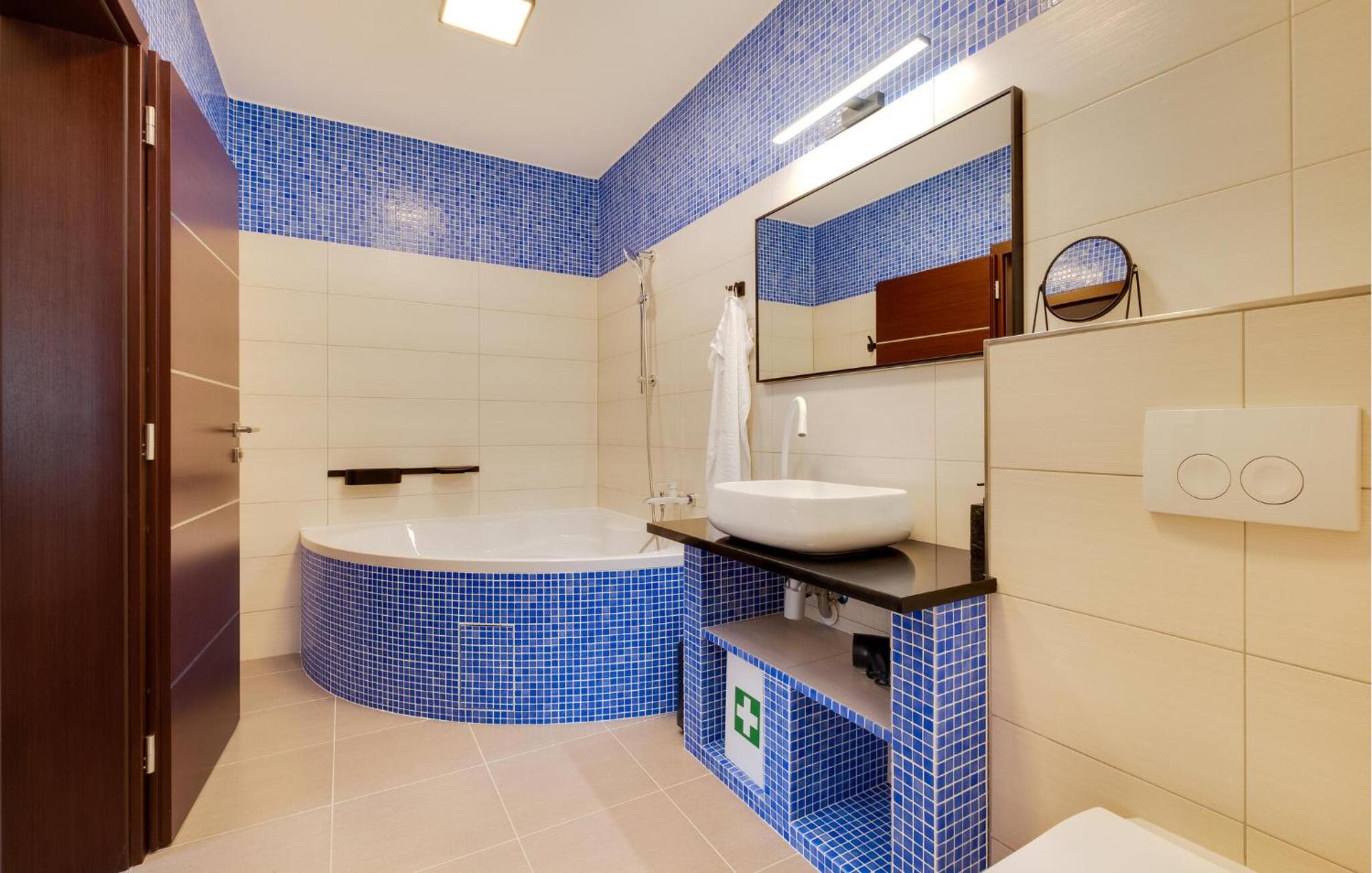 Three-Bedroom Vacation Home  photo 2