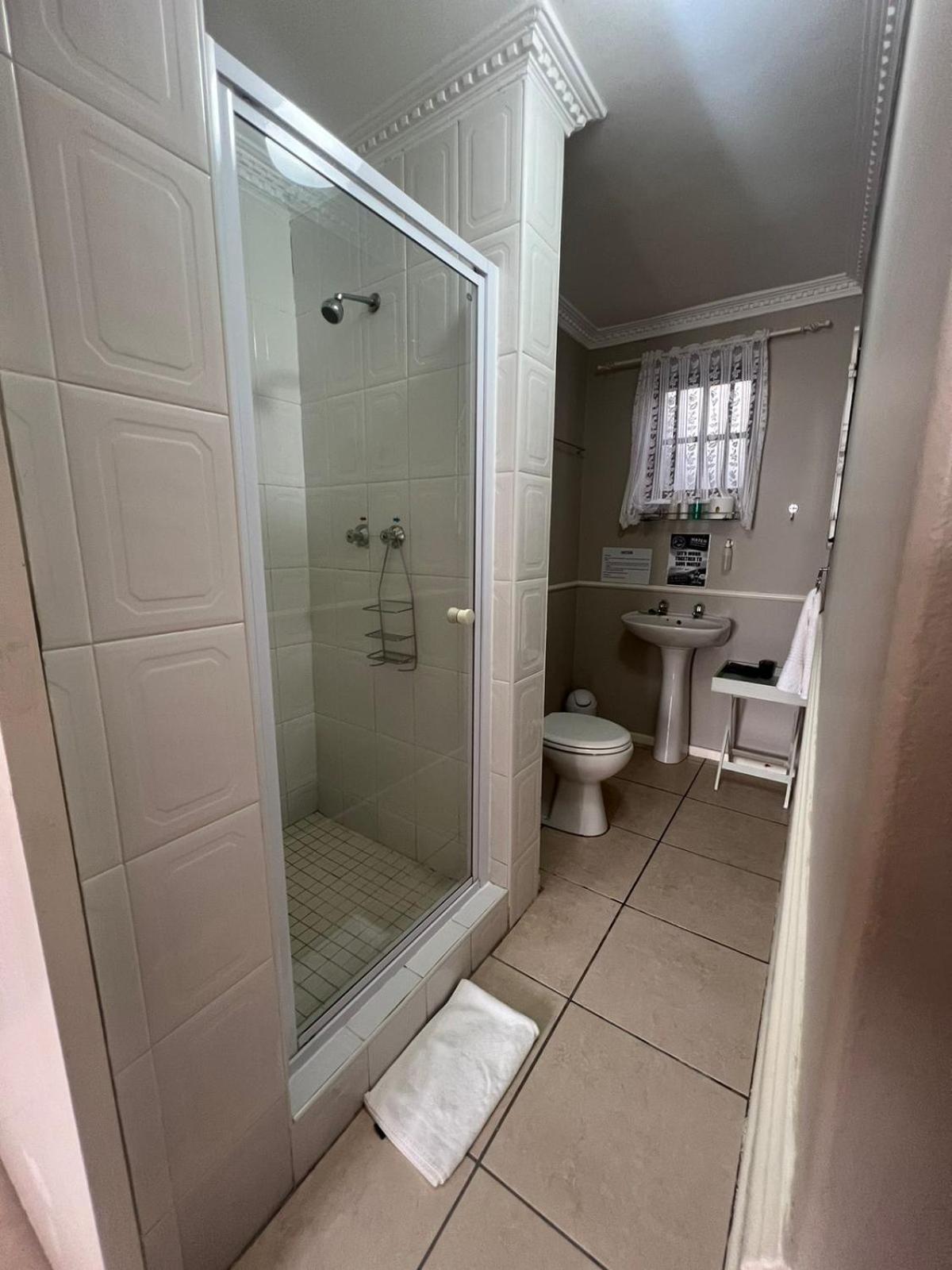 One-Bedroom Apartment - Photo 3