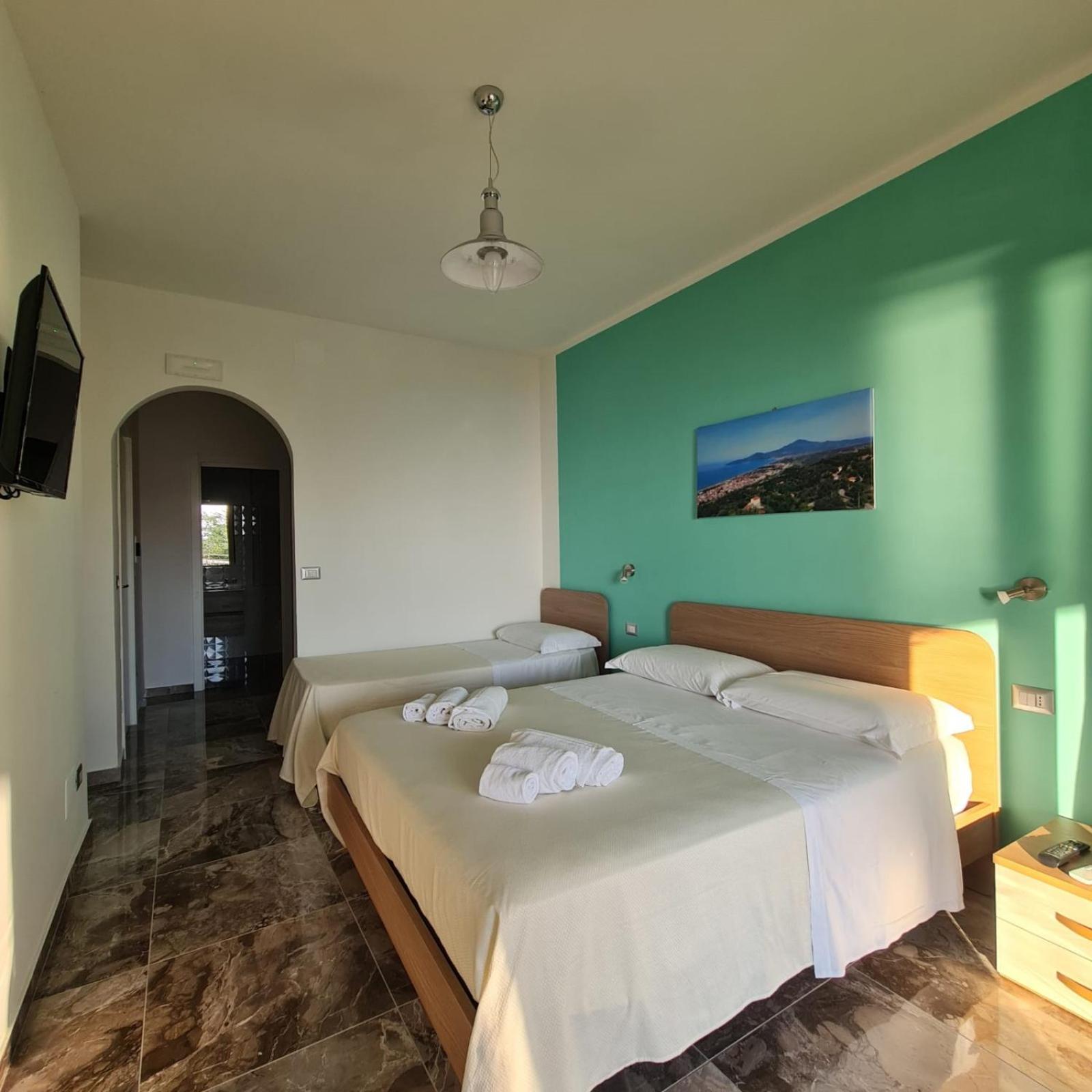 Deluxe Double Room with Balcony and Sea View