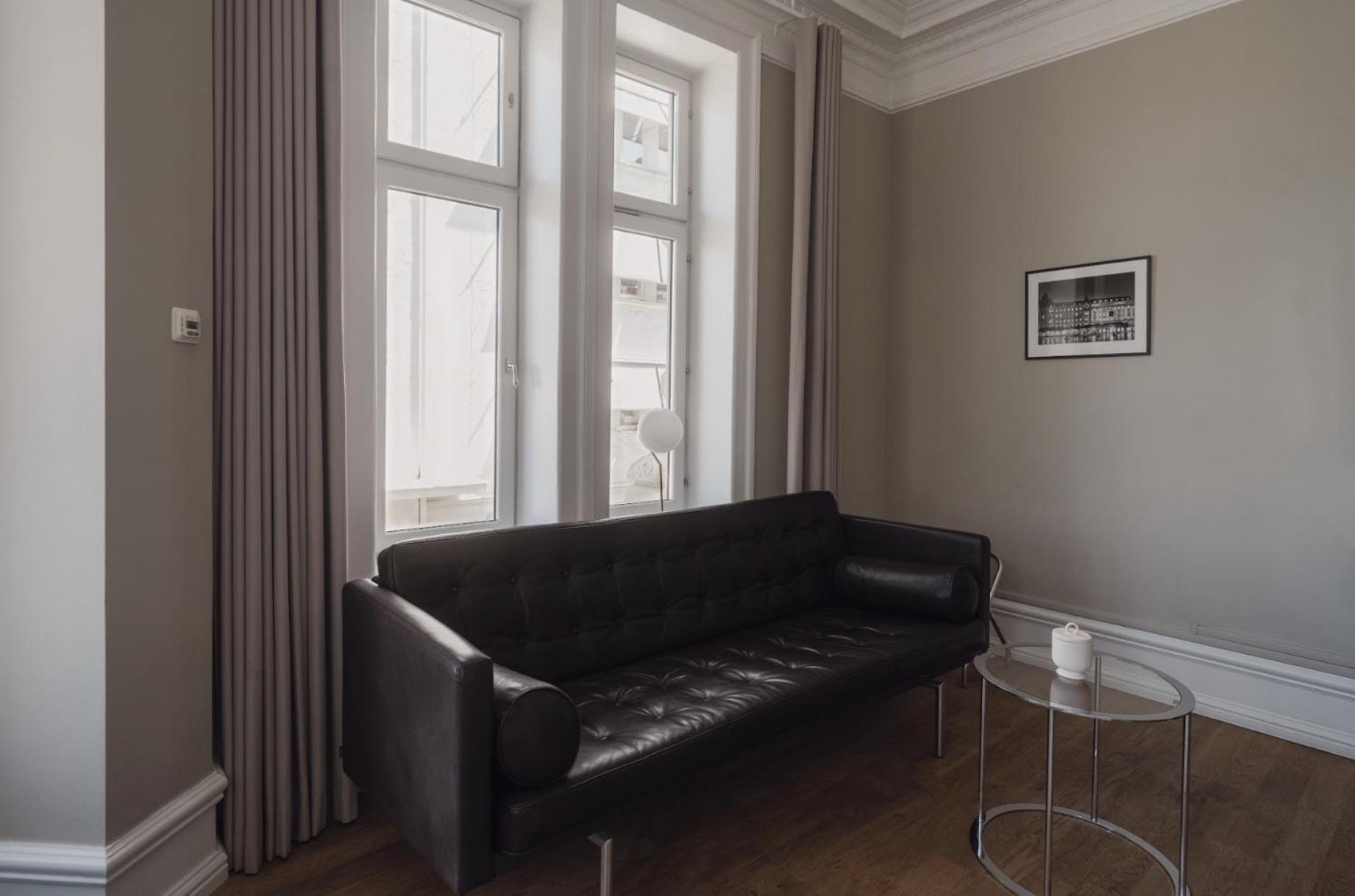 Deluxe Double Room with Bath - Photo 18