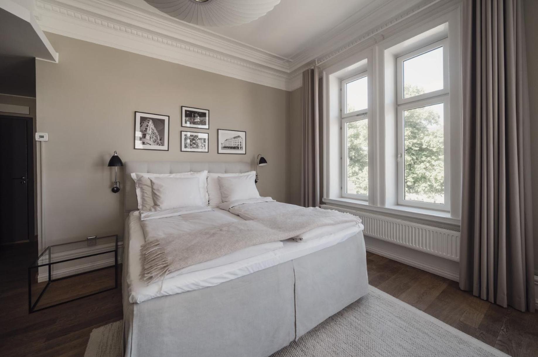 Deluxe Double Room with Bath - Photo 20