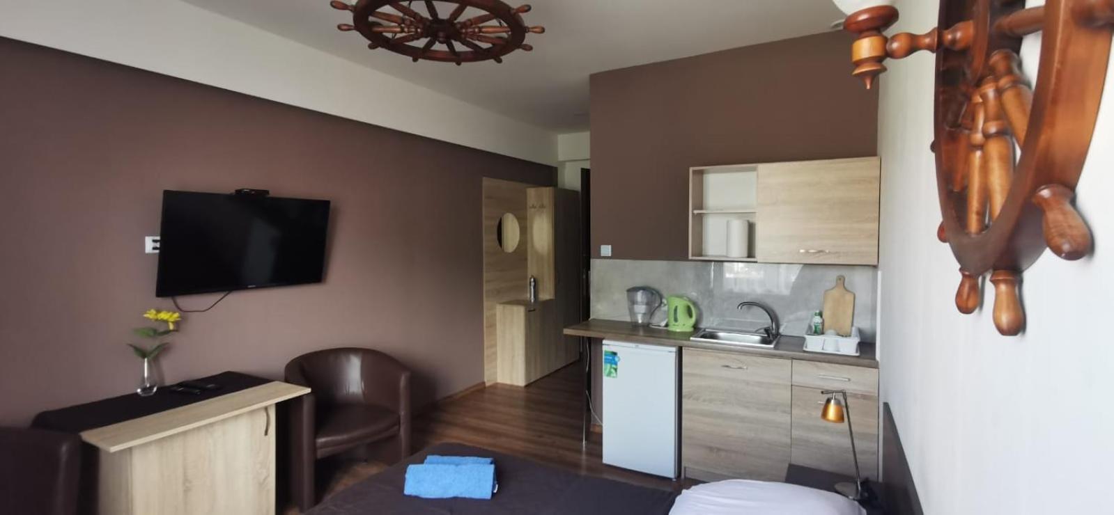 Double or Twin Room with Private Bathroom photo 3