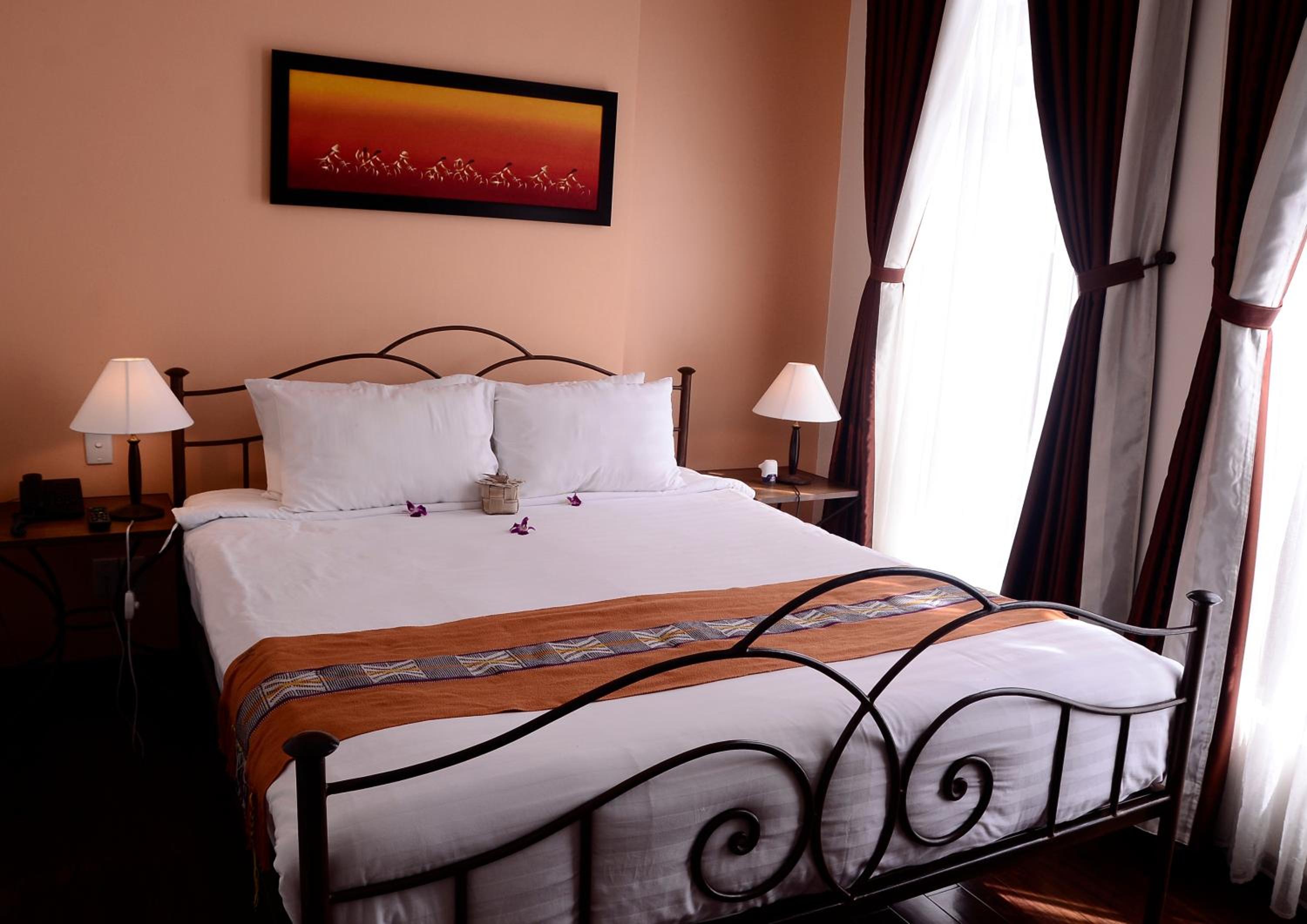 Suite with Balcony - Photo 9