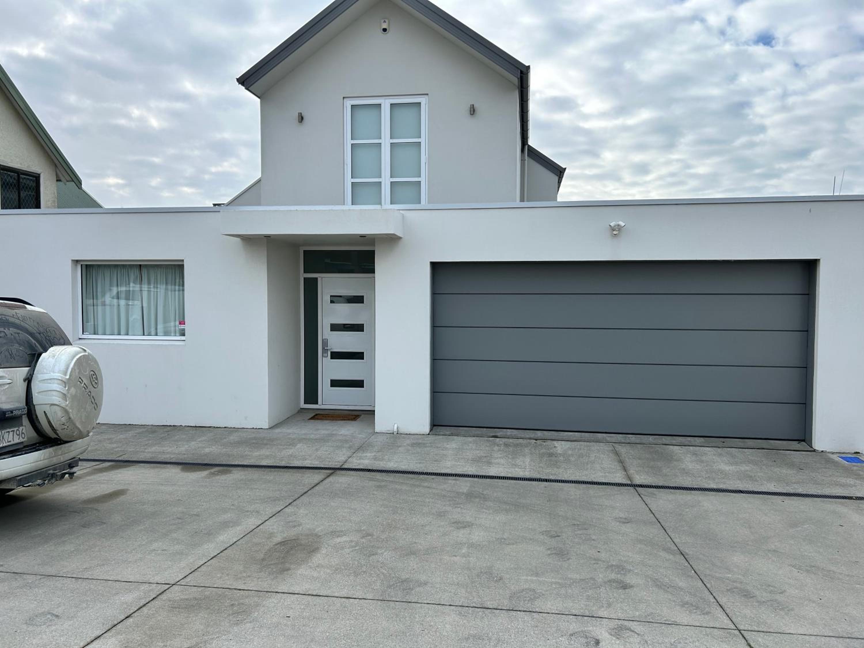 Four-Bedroom House photo 1
