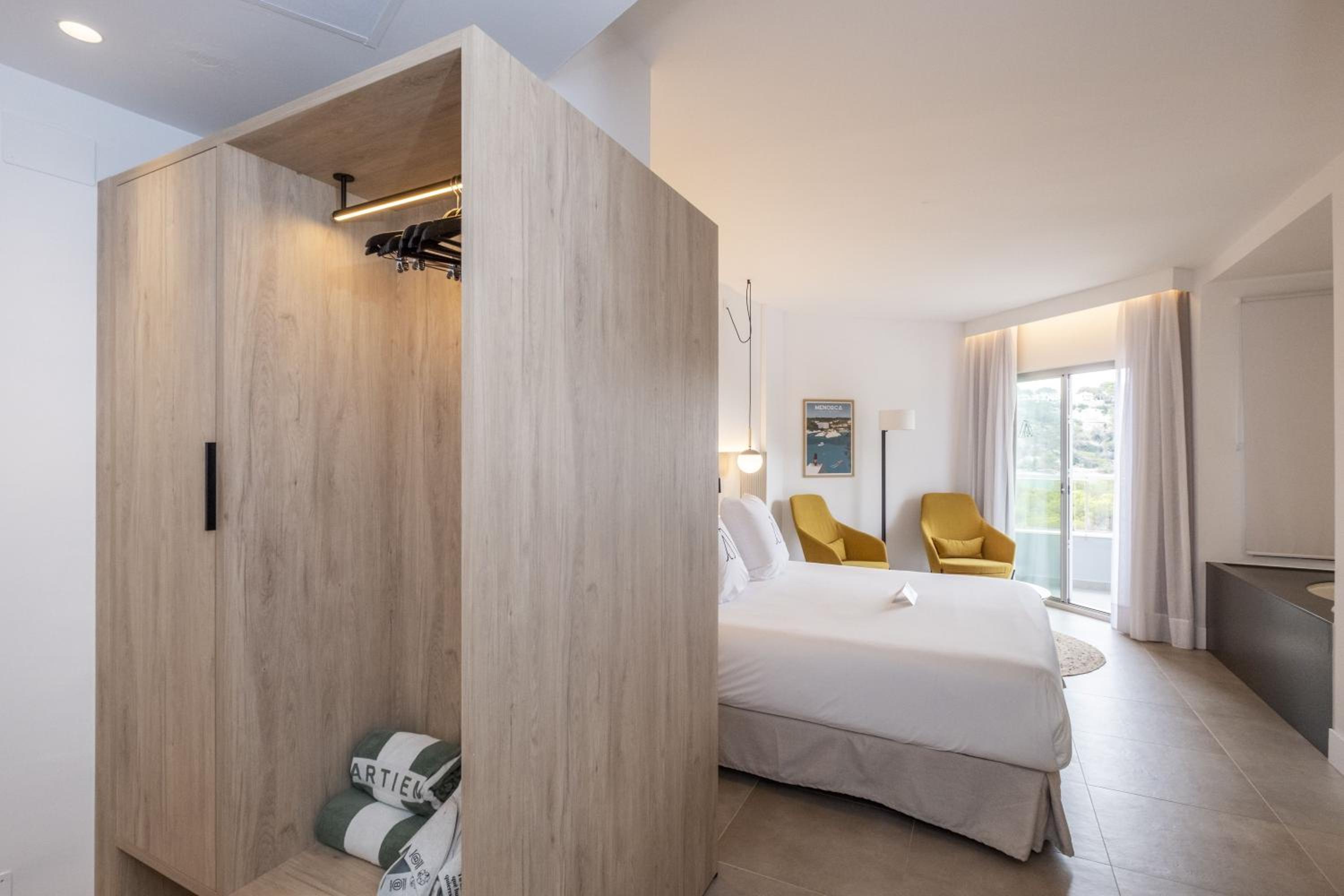 Double Room with Sea View and Spa Bath photo 3
