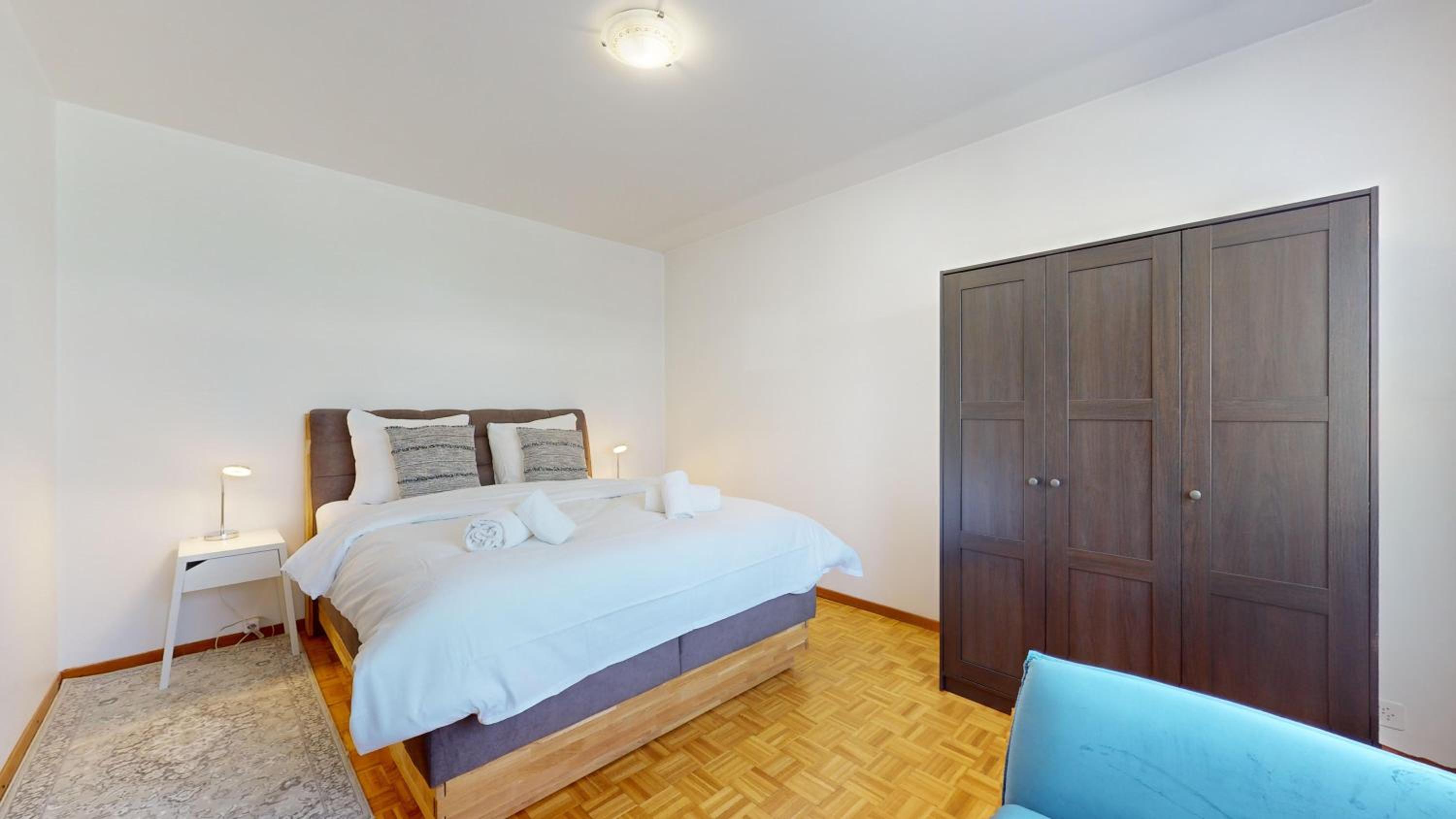 One-Bedroom Apartment photo 1