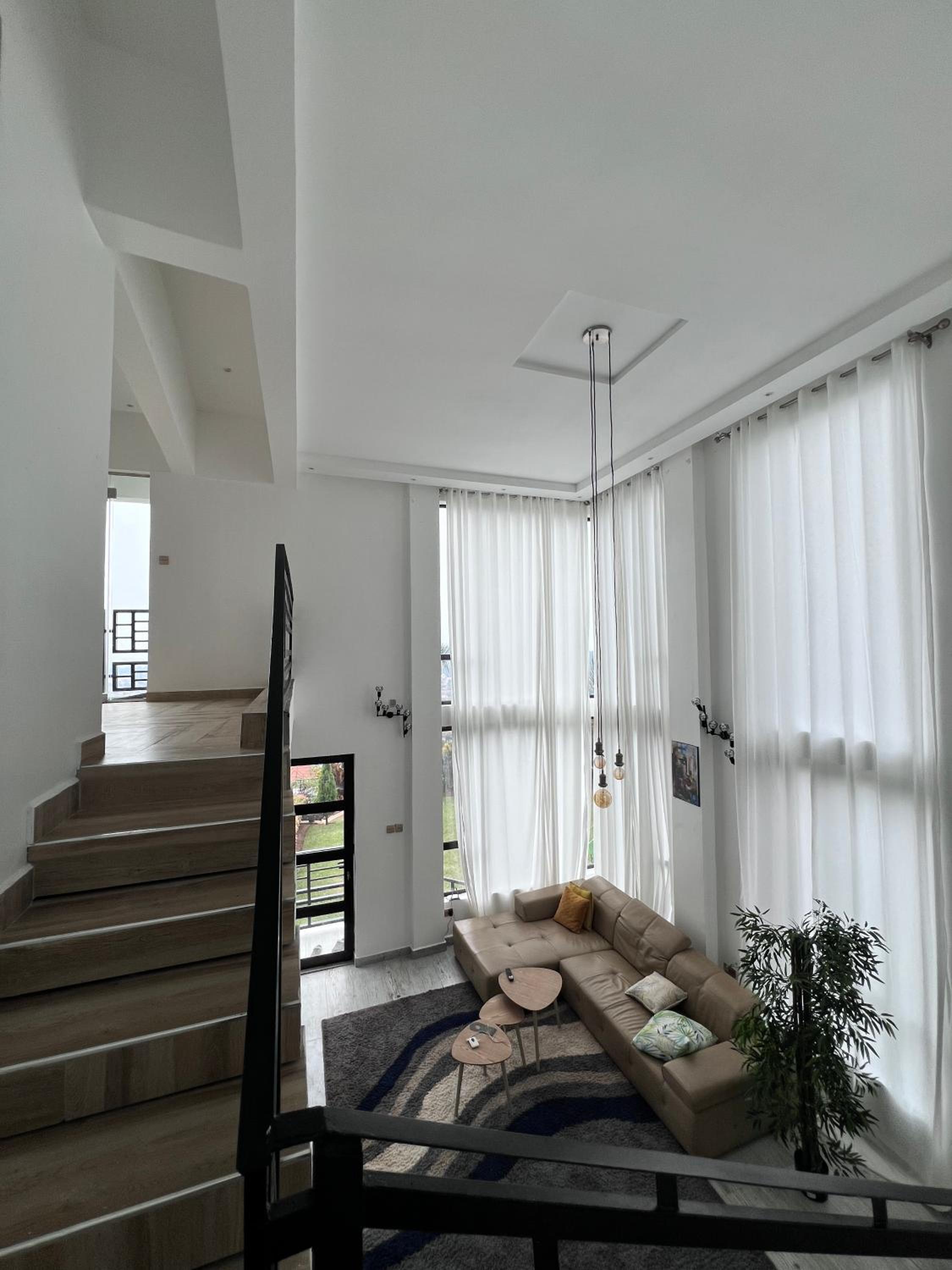 Three-Bedroom Apartment with Mountain View photo 1
