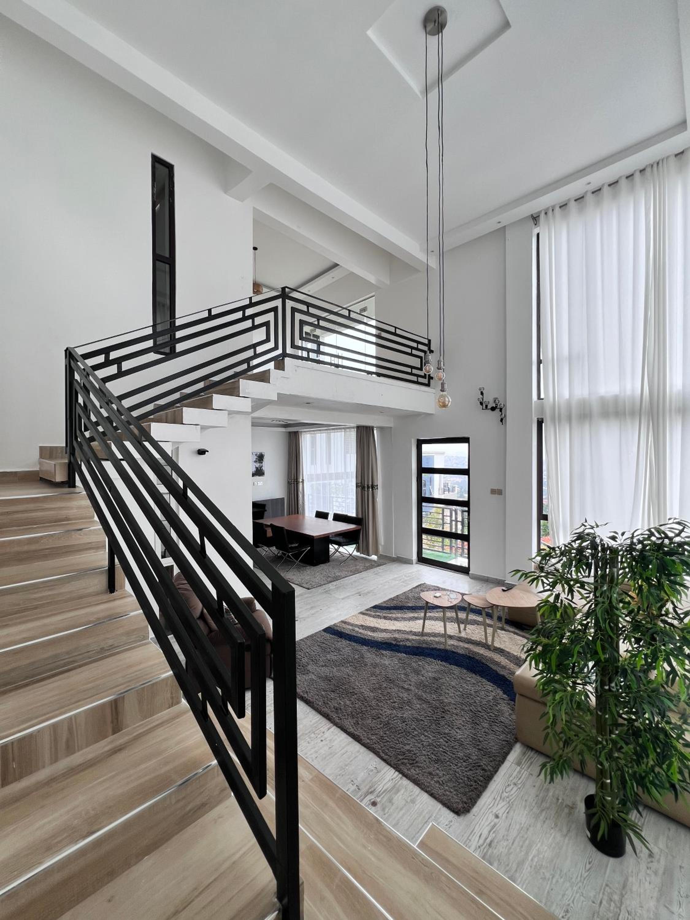 Three-Bedroom Apartment with Mountain View photo 2