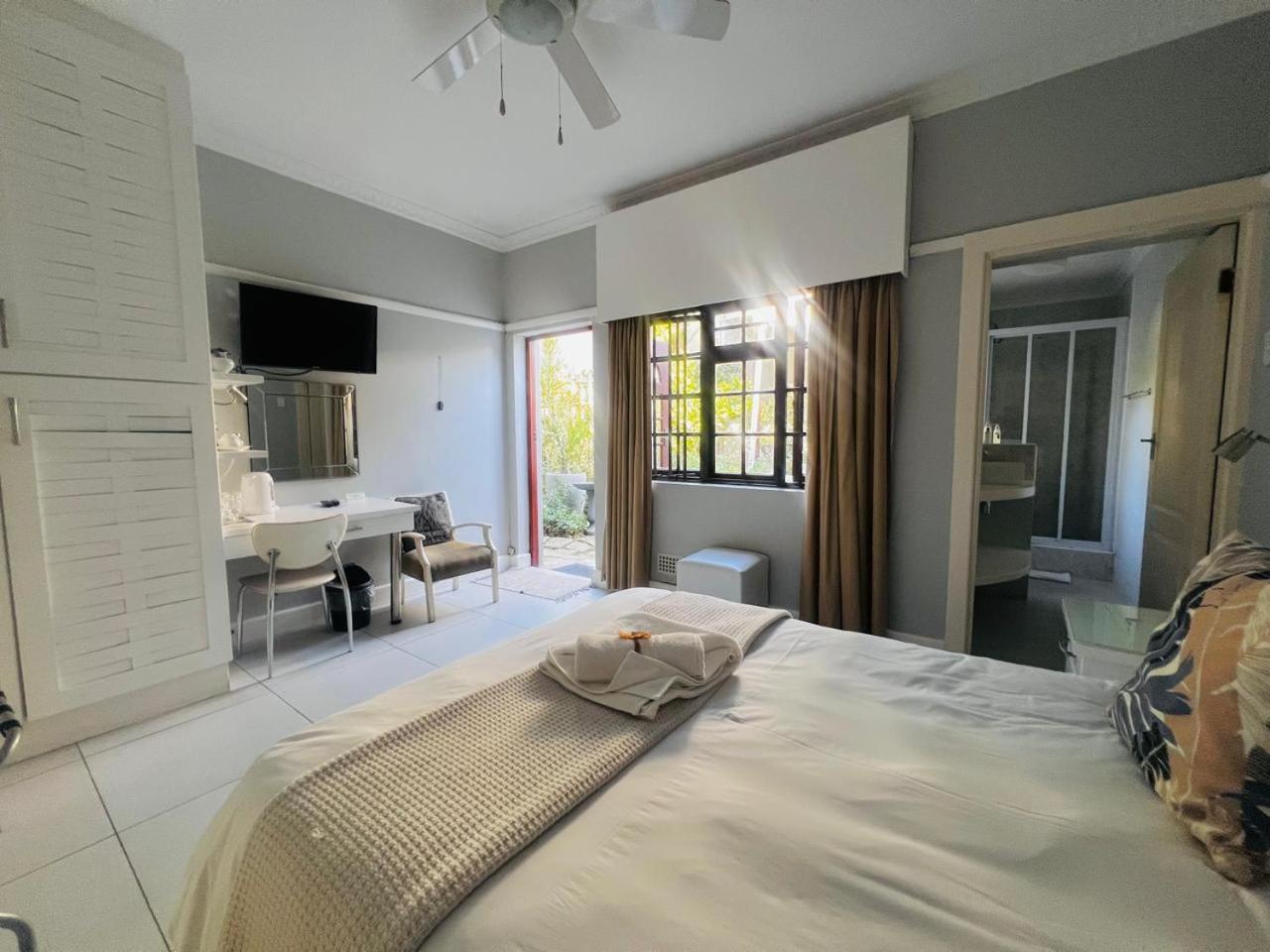 Double Room - Photo 6