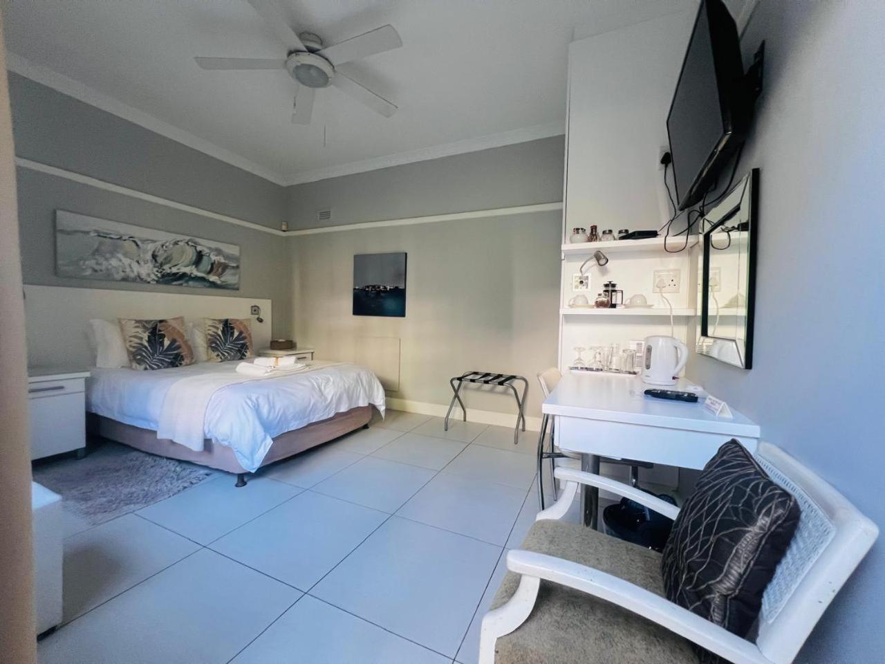 Double Room - Photo 5