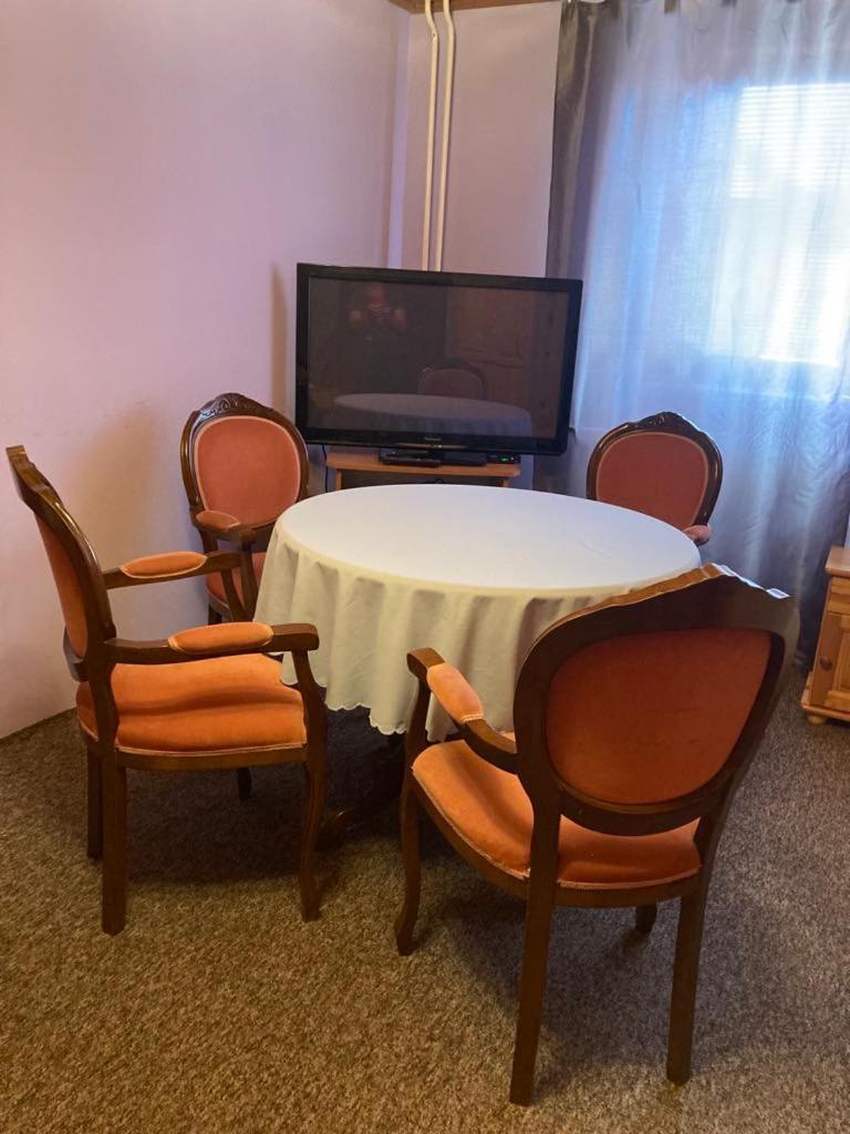 Two-Bedroom Apartment - Photo 2
