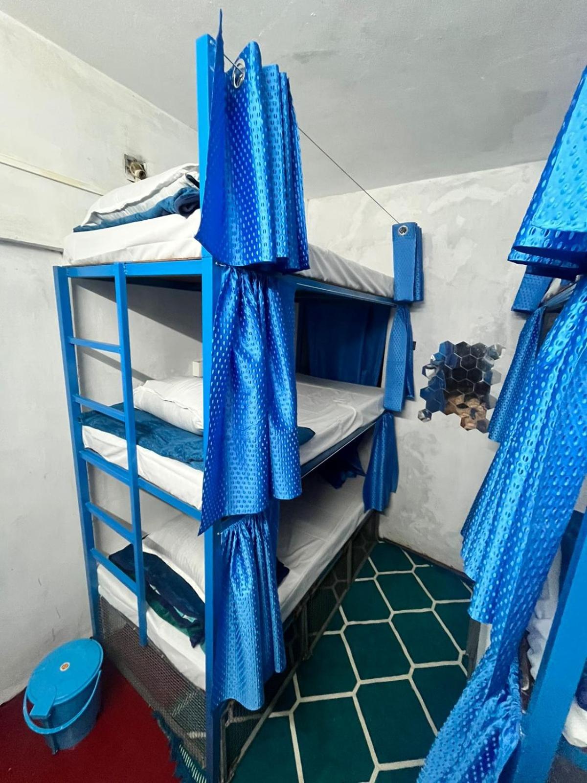 6-Bed Mixed Dormitory Room photo 3