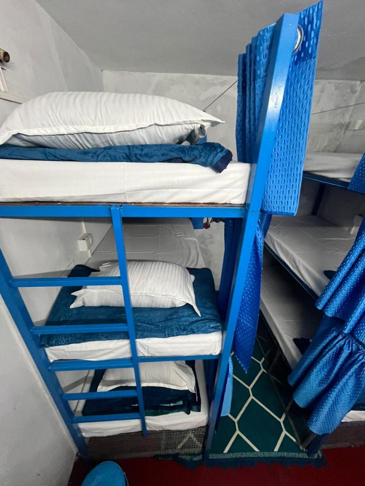 6-Bed Mixed Dormitory Room photo 2