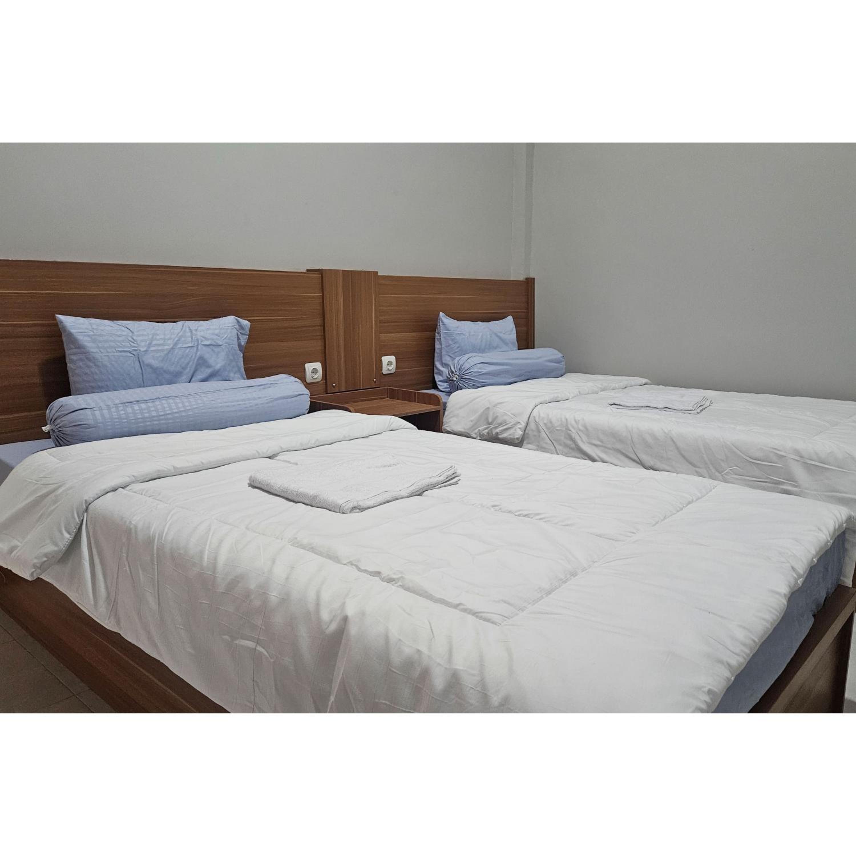 Standard Twin Room - Photo 11