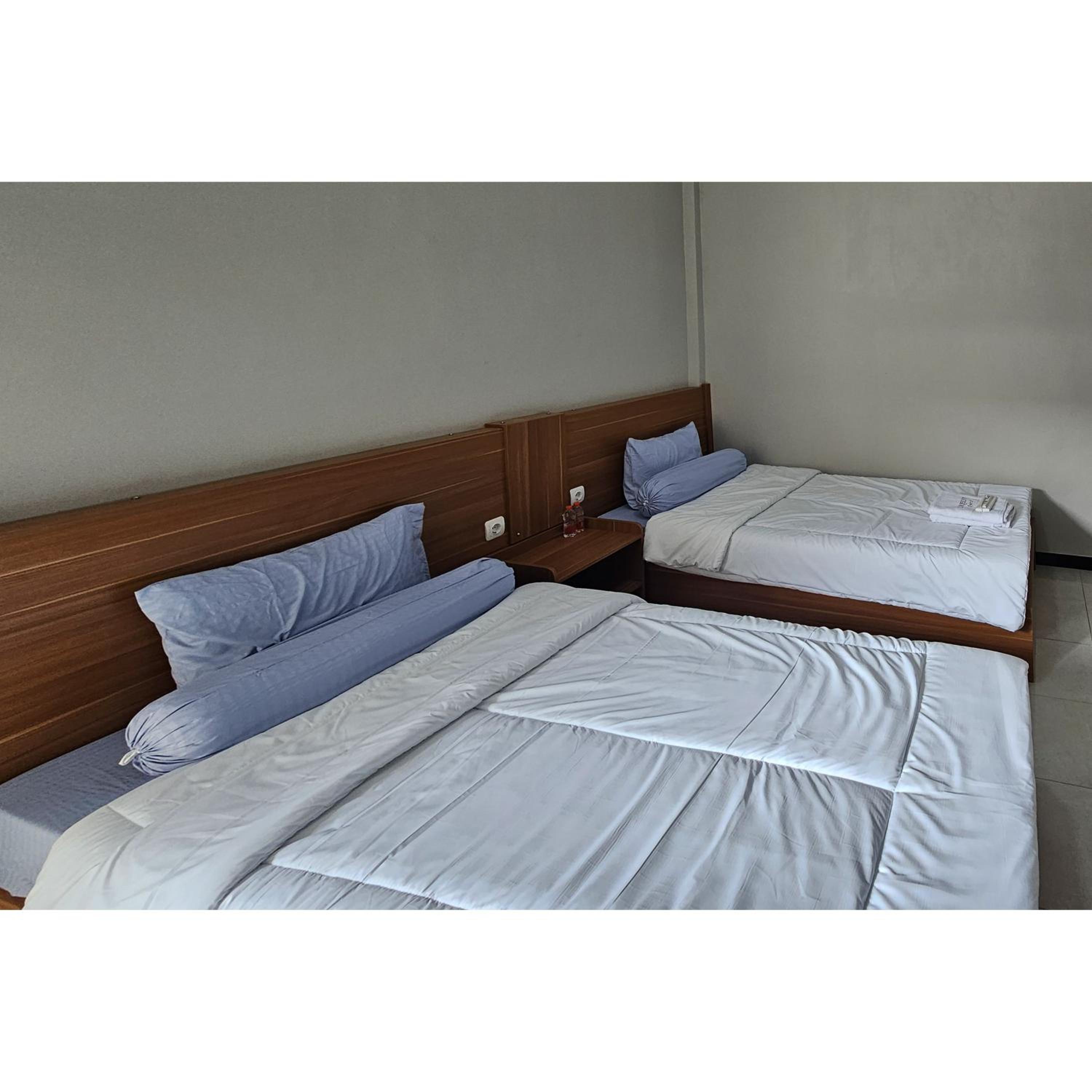 Standard Twin Room - Photo 6