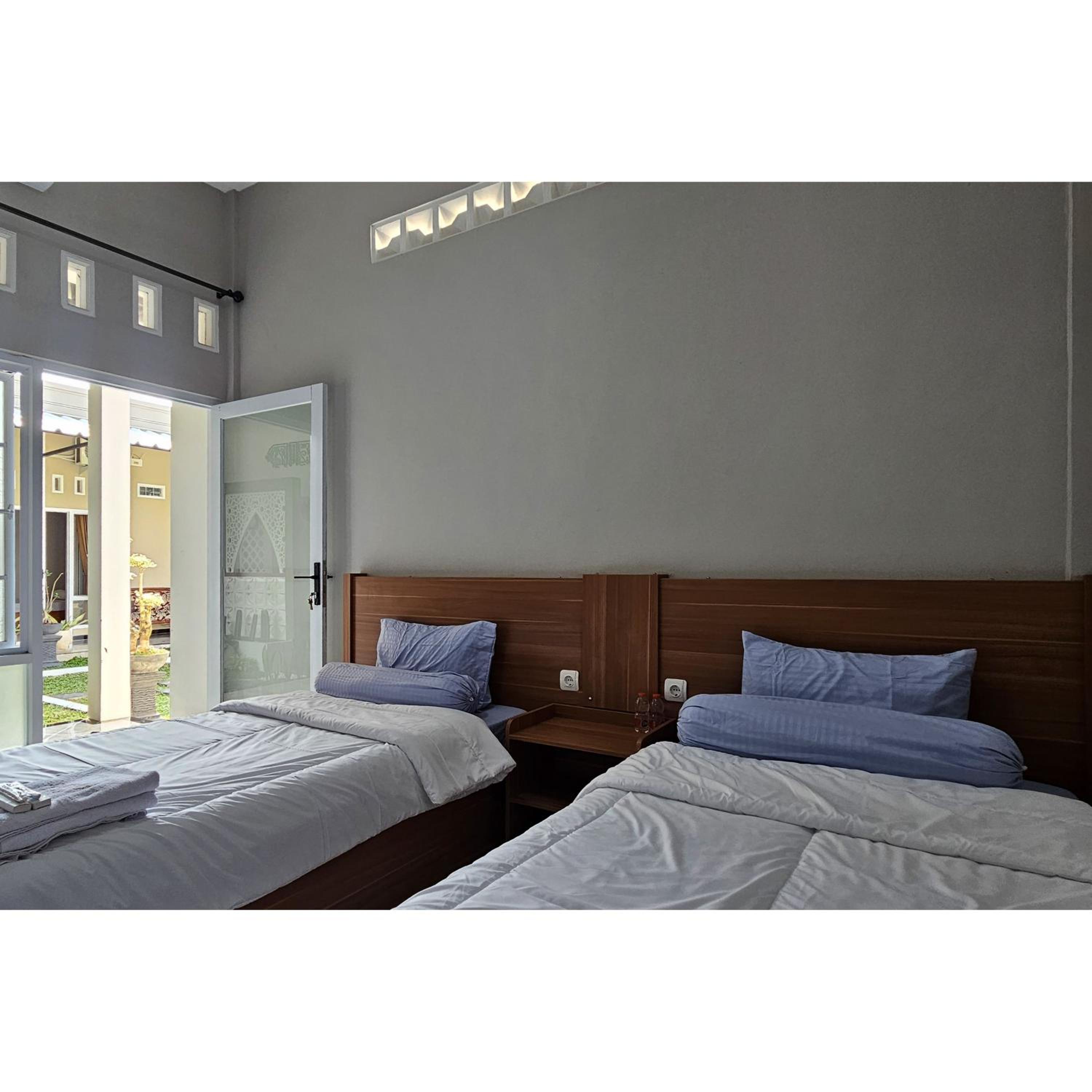 Standard Twin Room - Photo 10
