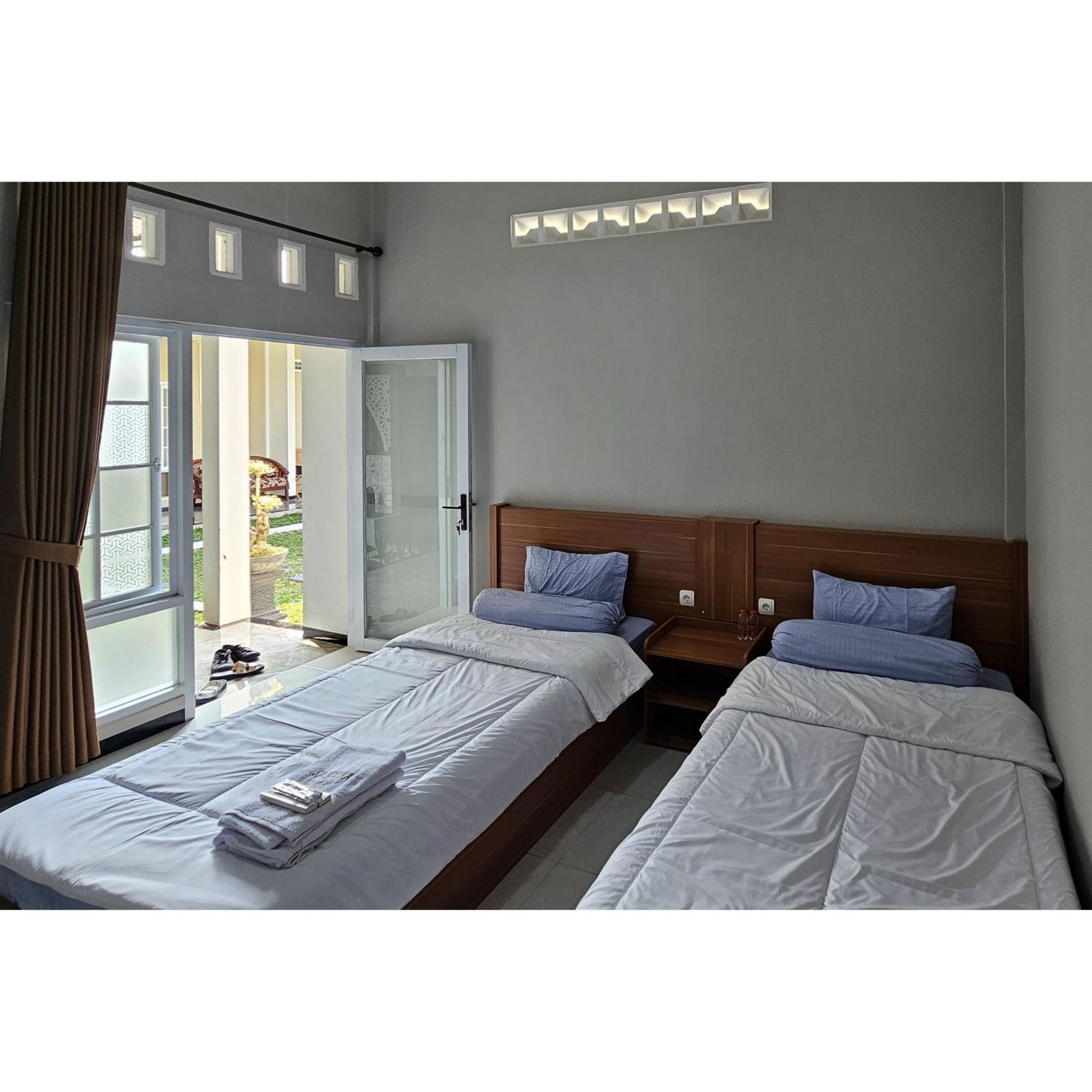 Standard Twin Room - Photo 1