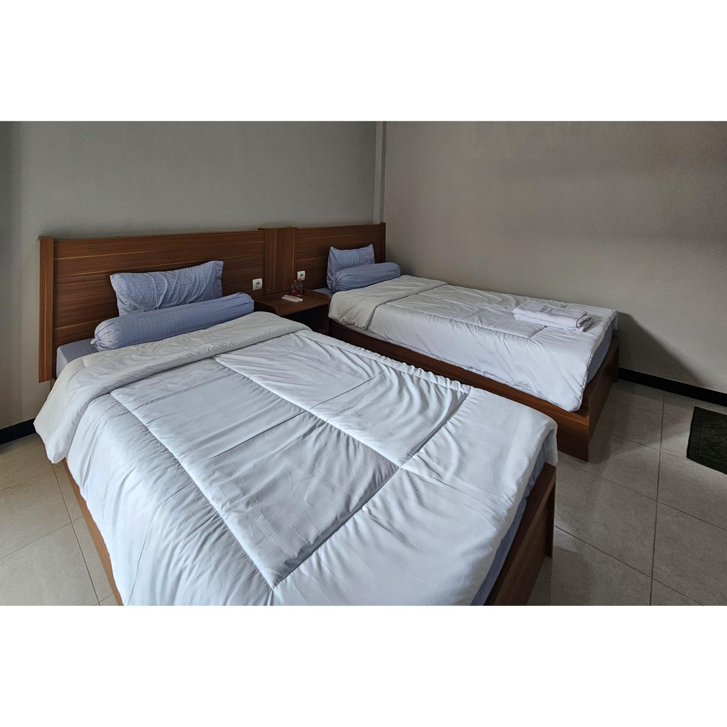 Standard Twin Room - Photo 7