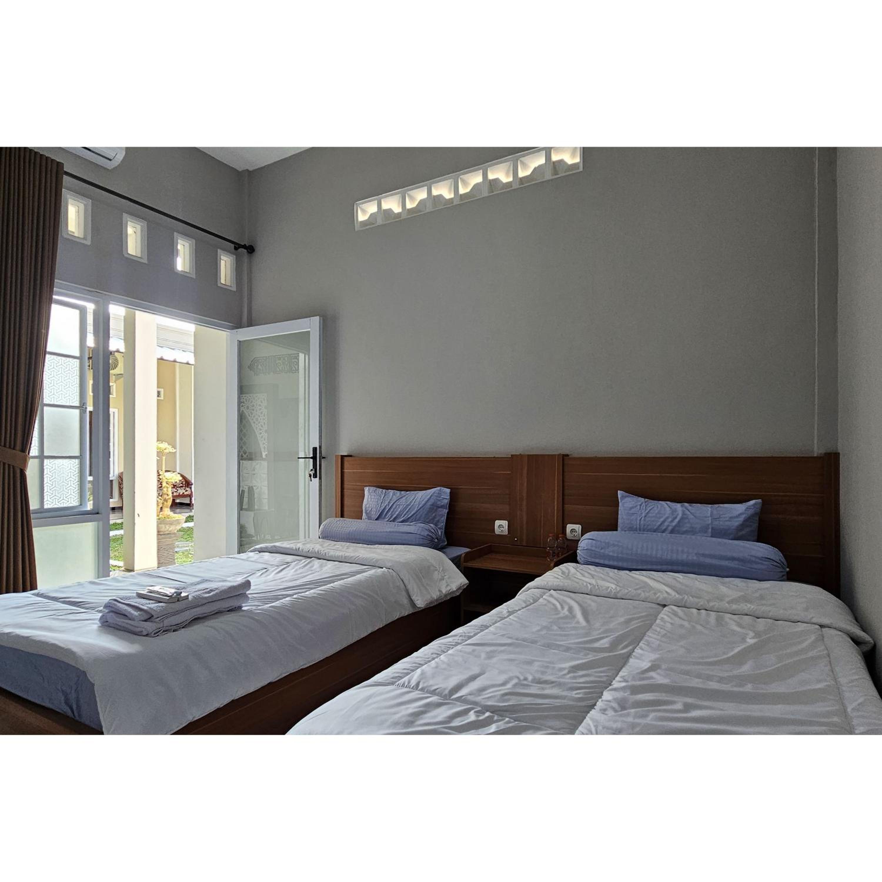 Standard Twin Room - Photo 5