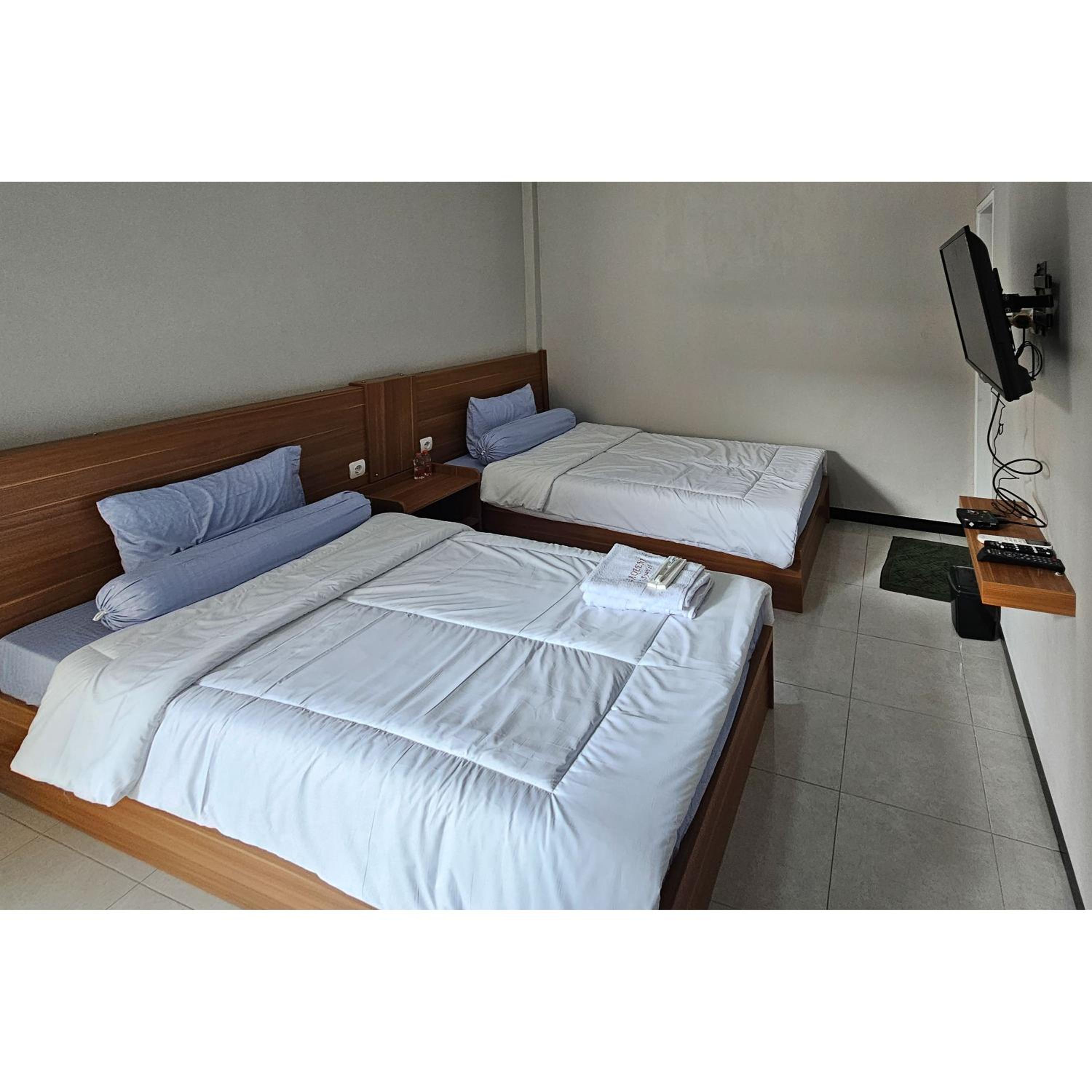 Standard Twin Room - Photo 4