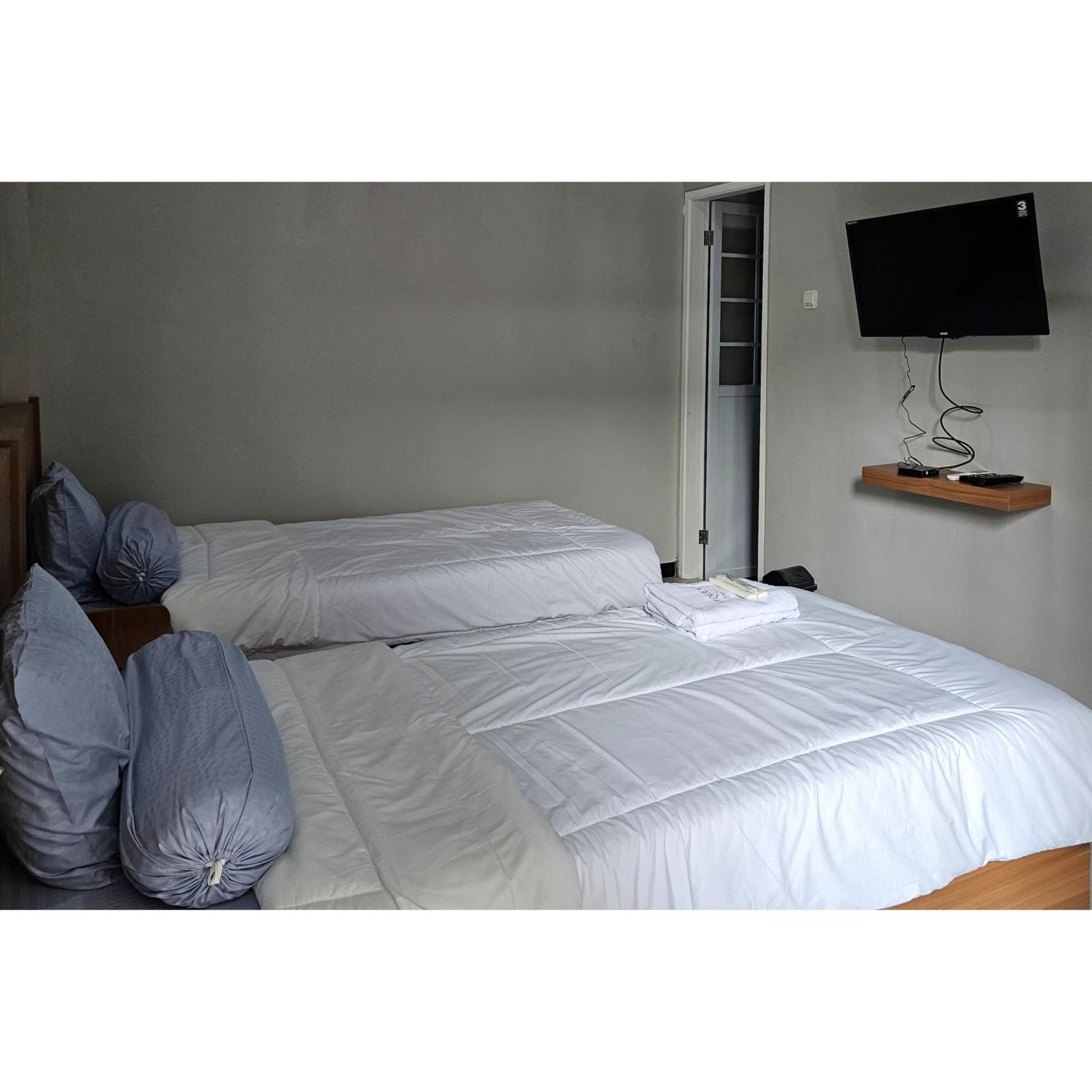 Standard Twin Room - Photo 3