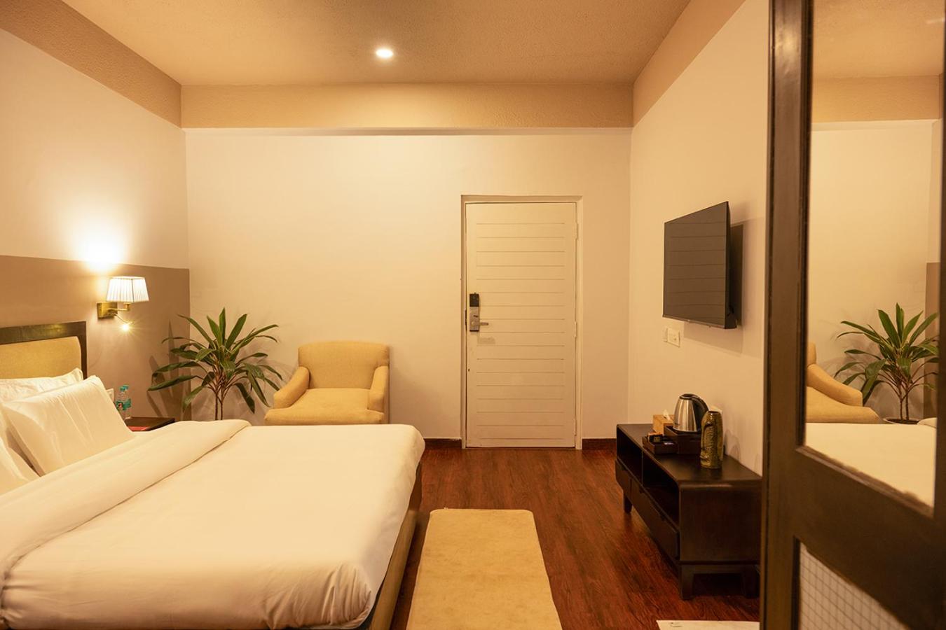 King Room With Balcony photo 3