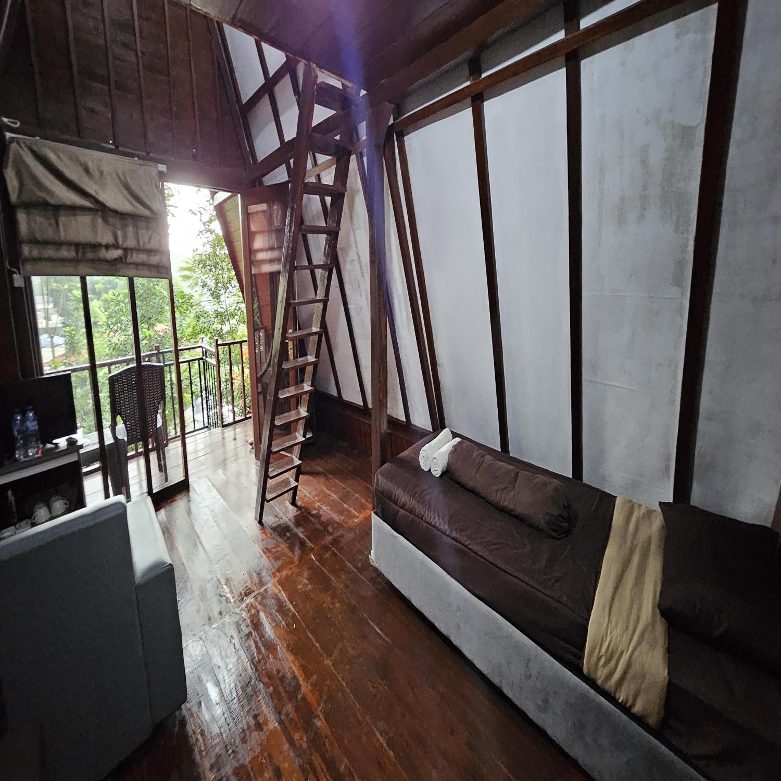 Family Room - Photo 10