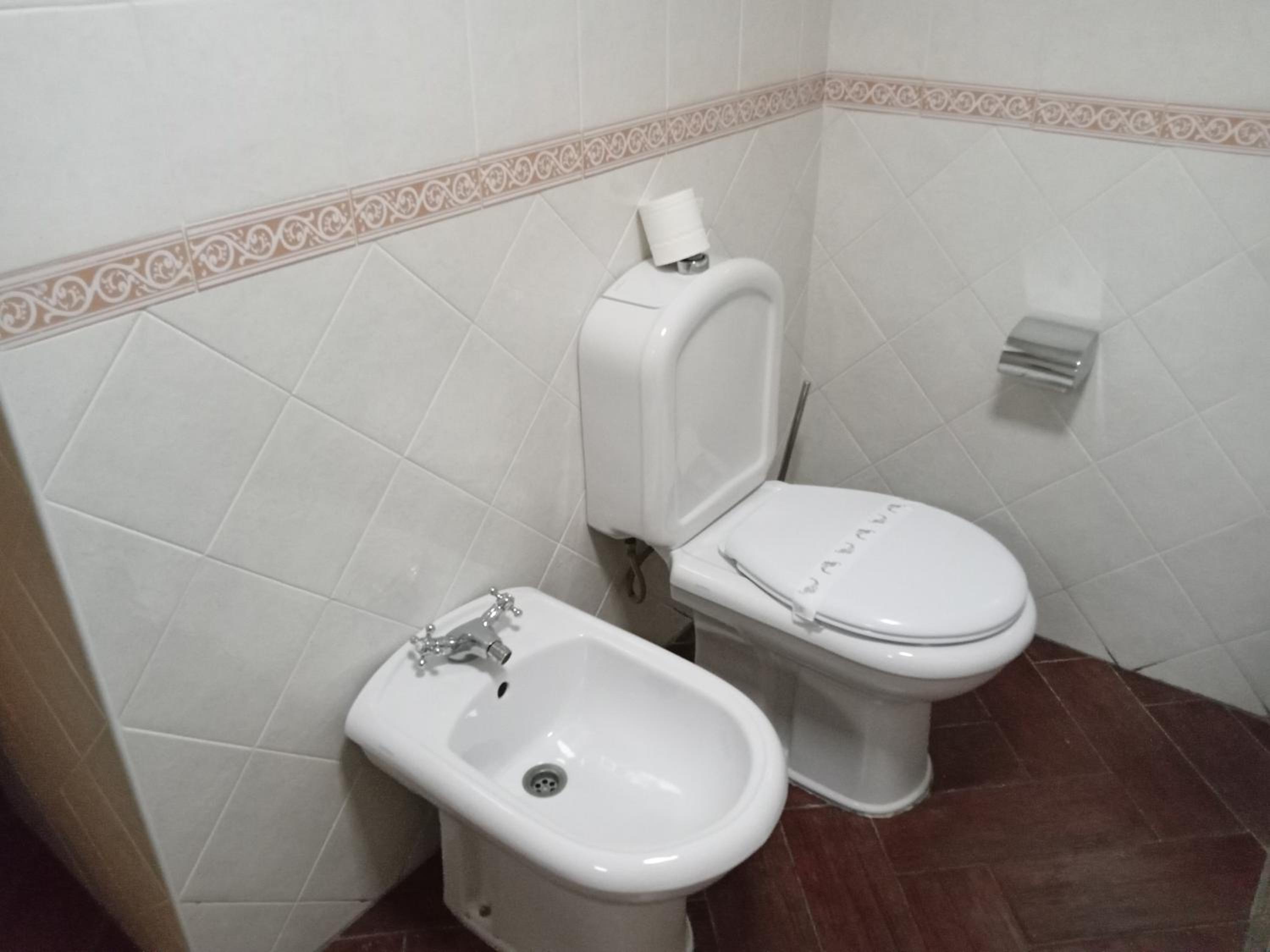 Budget Double Room - Photo 5