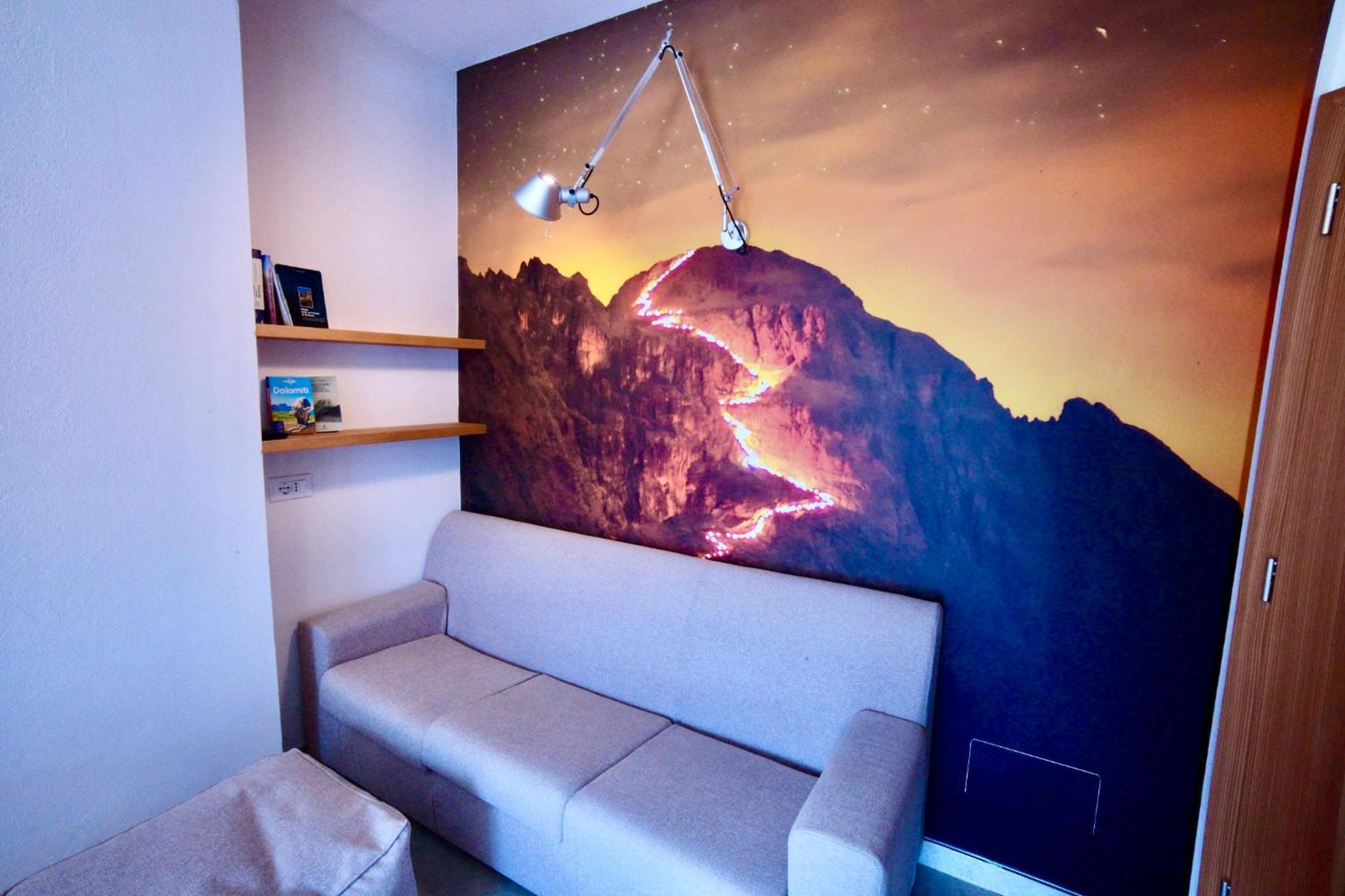 Two-Bedroom Apartment with Mountain View photo 2