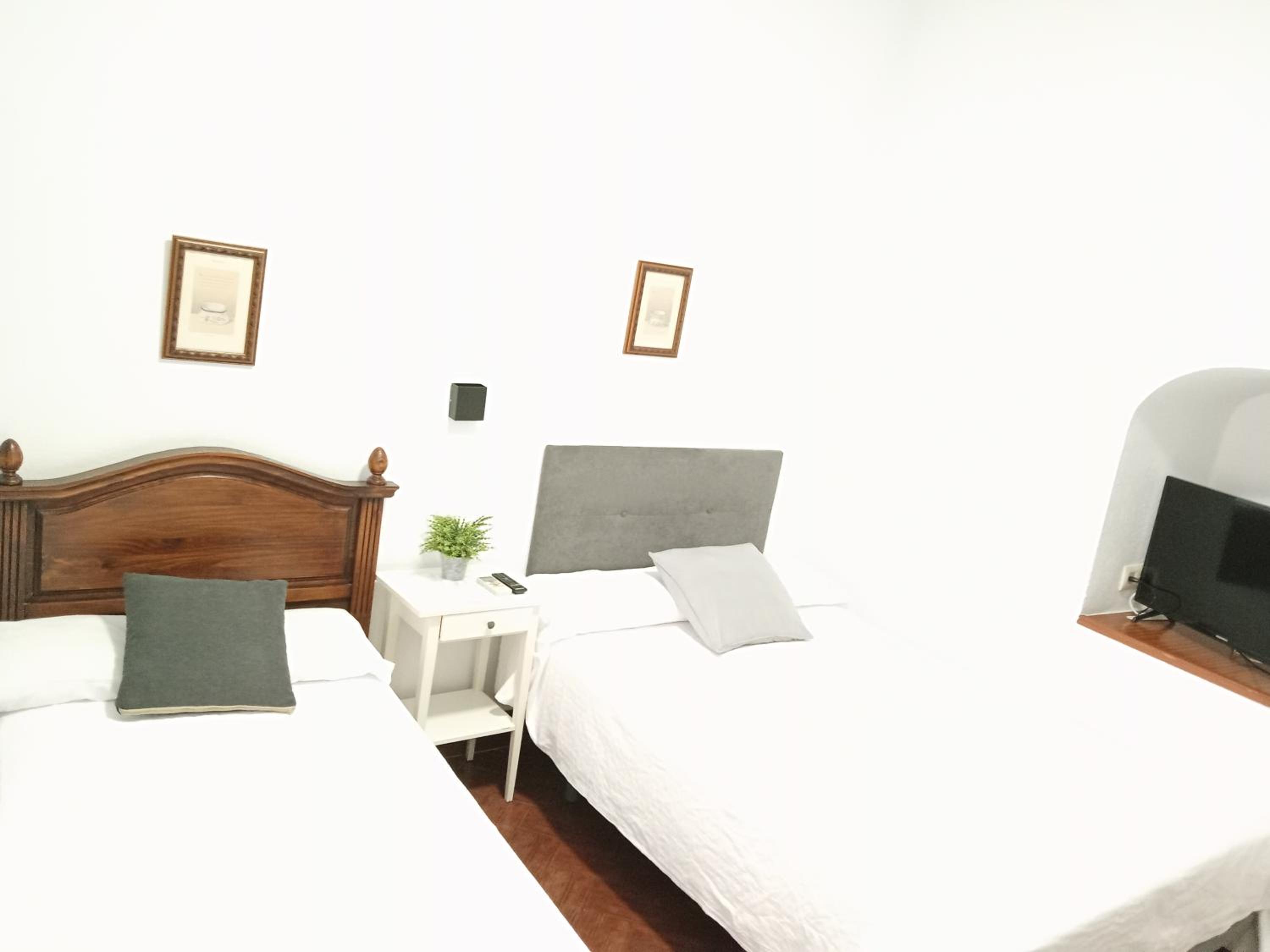 Double Room with Extra Bed - Photo 2